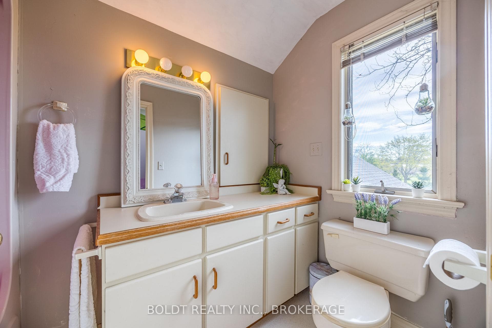 468 Lakeshore Road photo 34