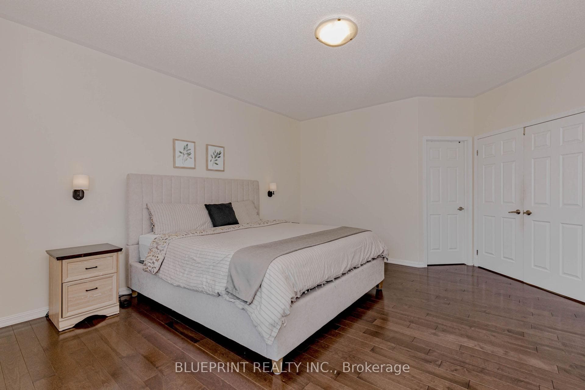649 Brothers Crescent photo 19