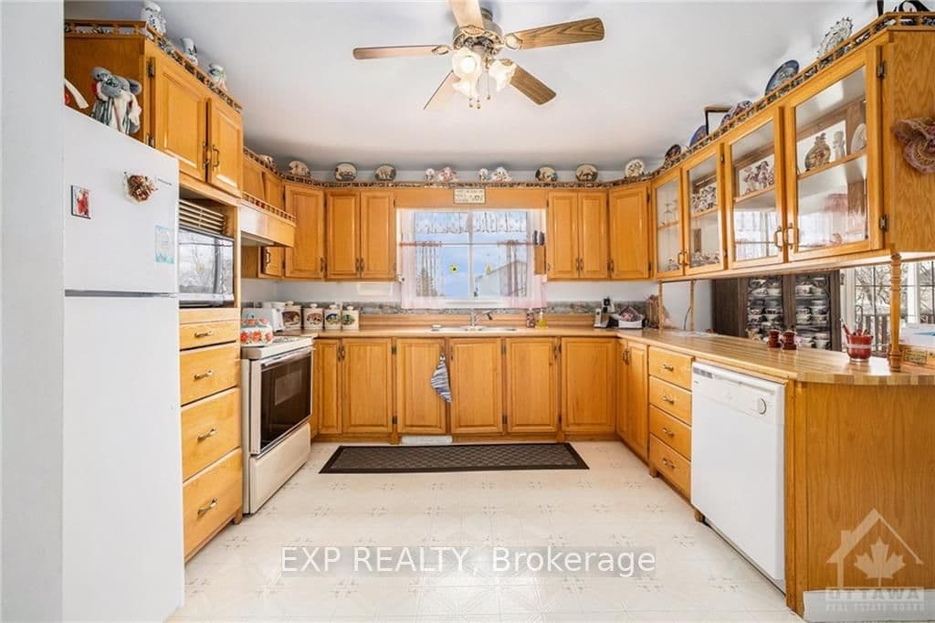 53 KING Street photo 8