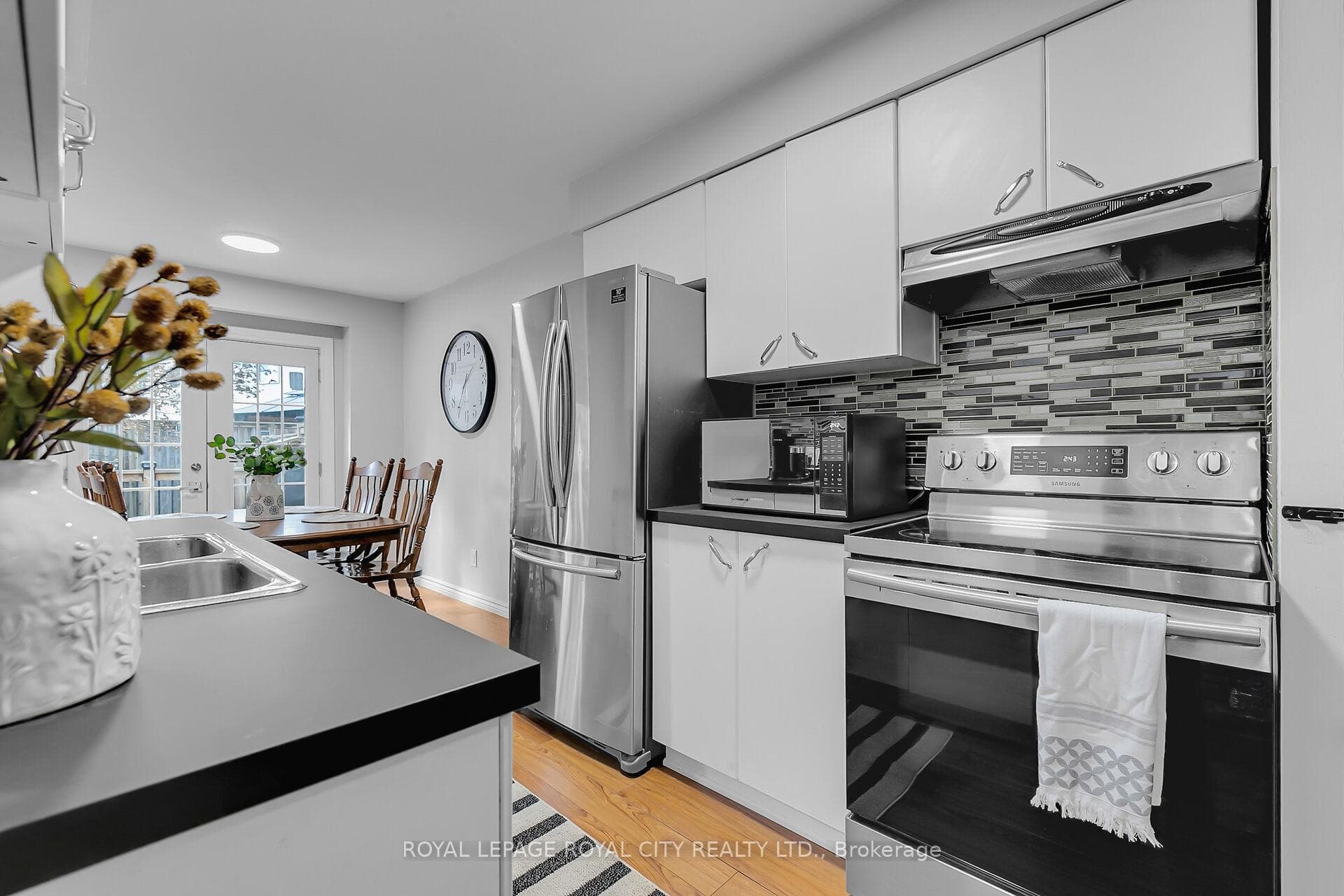 26 Burbank Crescent photo 13