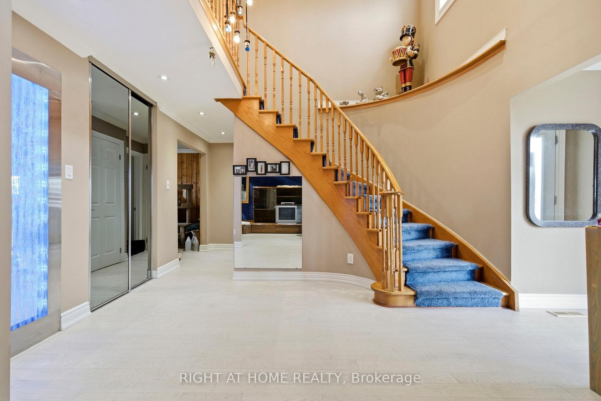 7 Polygon Court photo 3