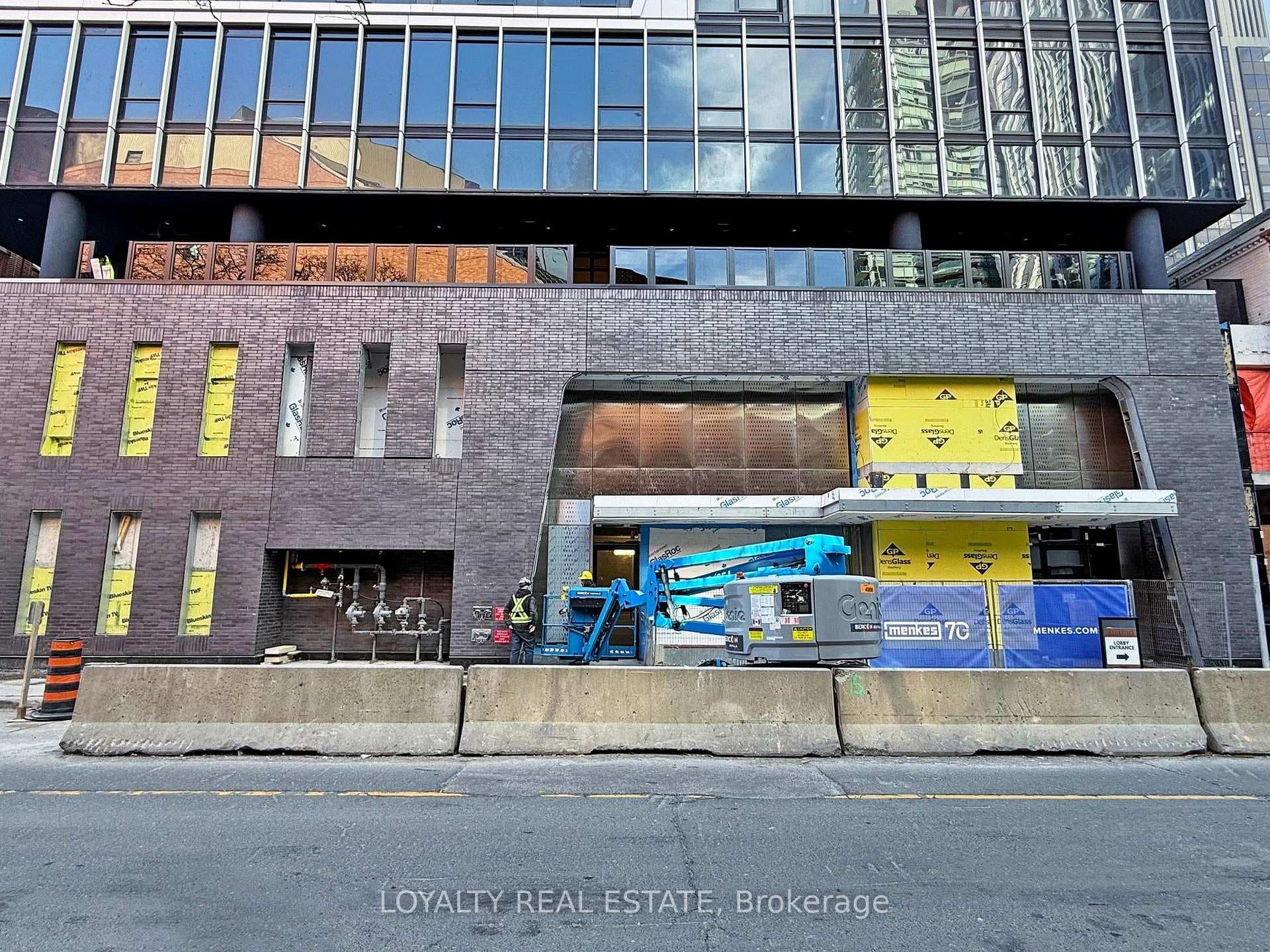 771 Yonge Street Unit 706 photo 4