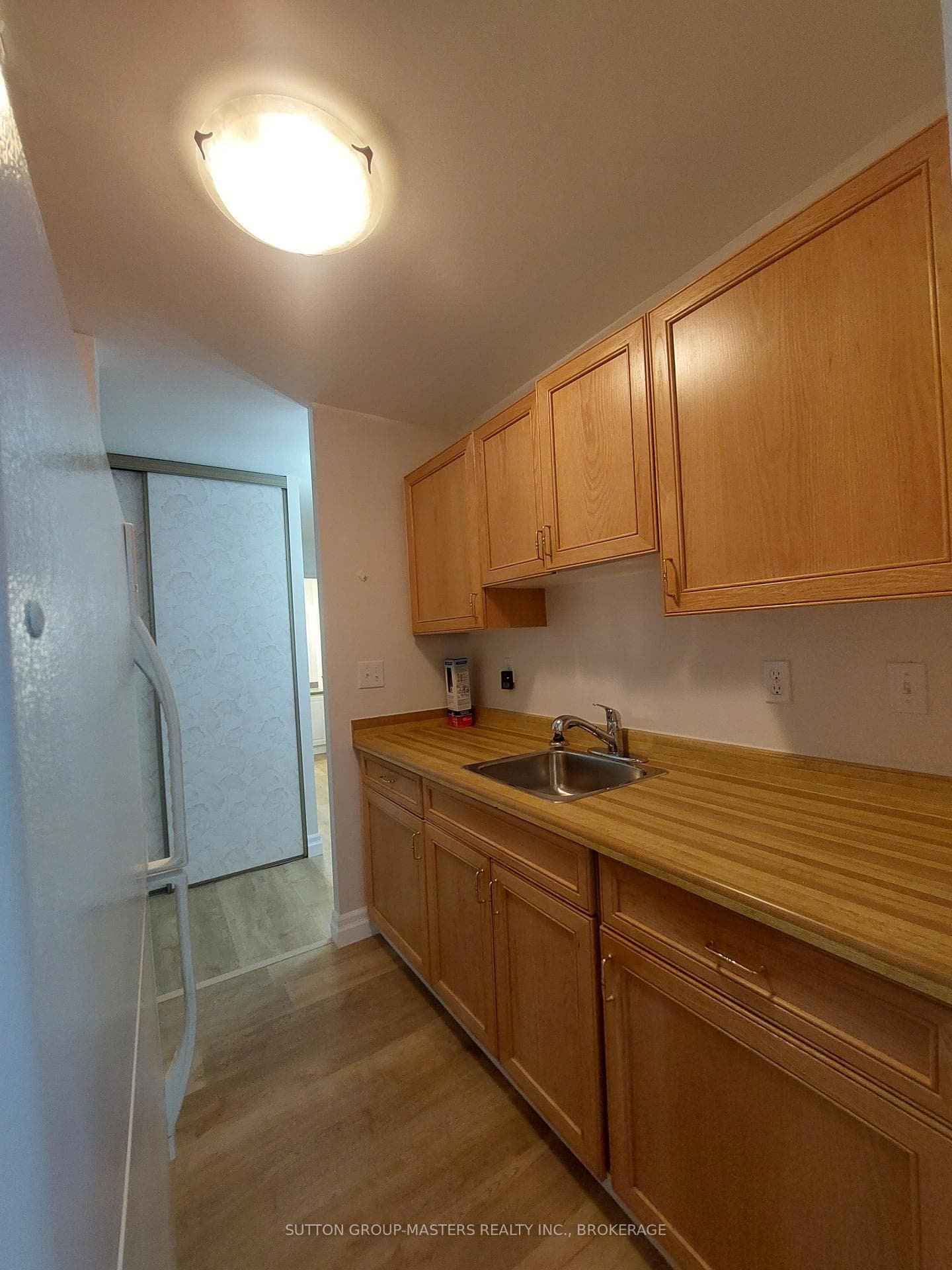 17 Eldon Hall Place Unit 503 photo 9
