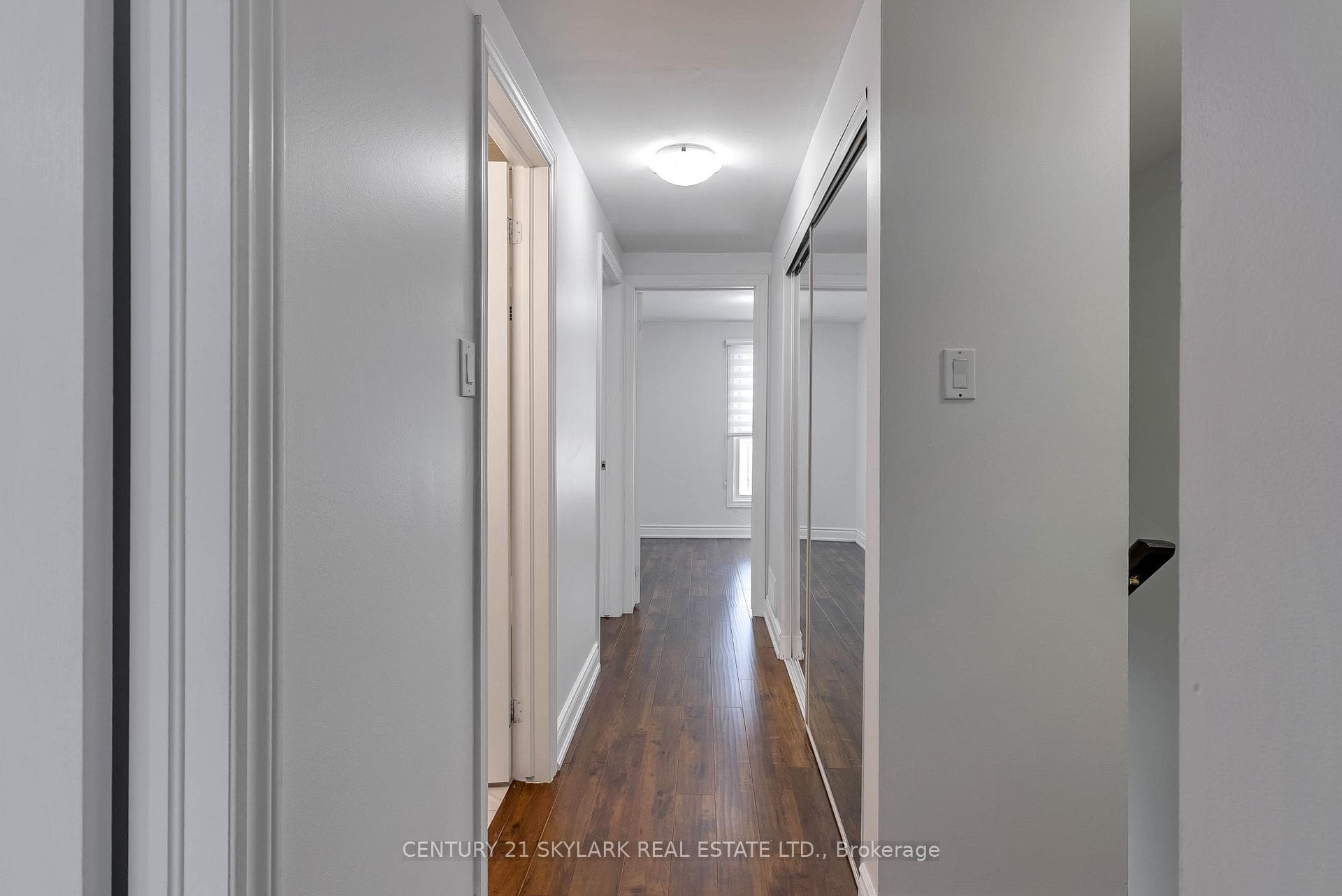 235 Fleetwood Crescent photo 16