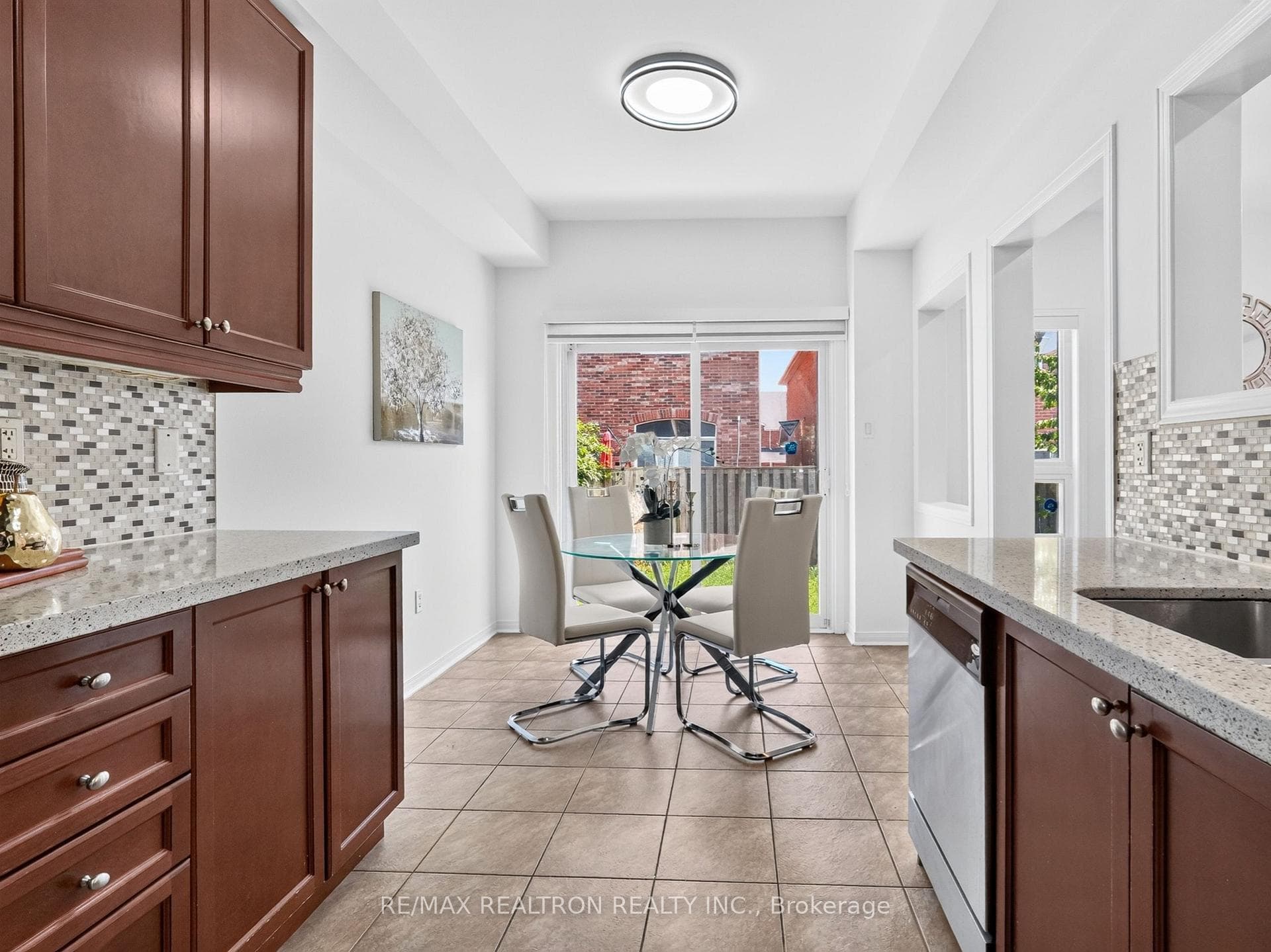 32 Whitlock Crescent photo 9