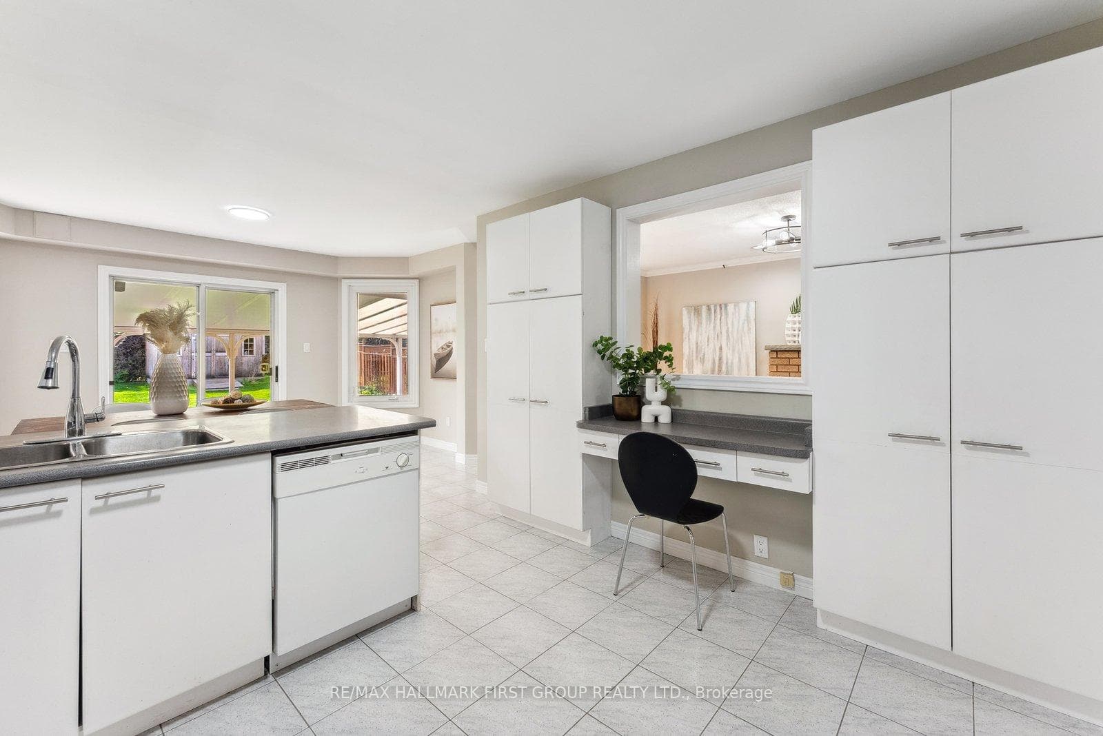 1530 Oakburn Street photo 8