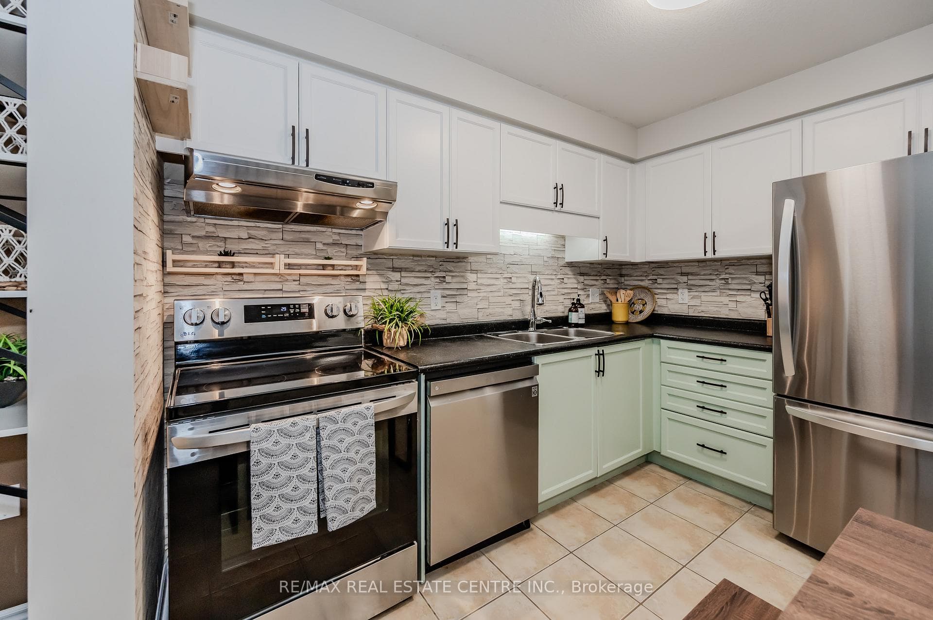 535 Margaret Street Unit 37 photo 8