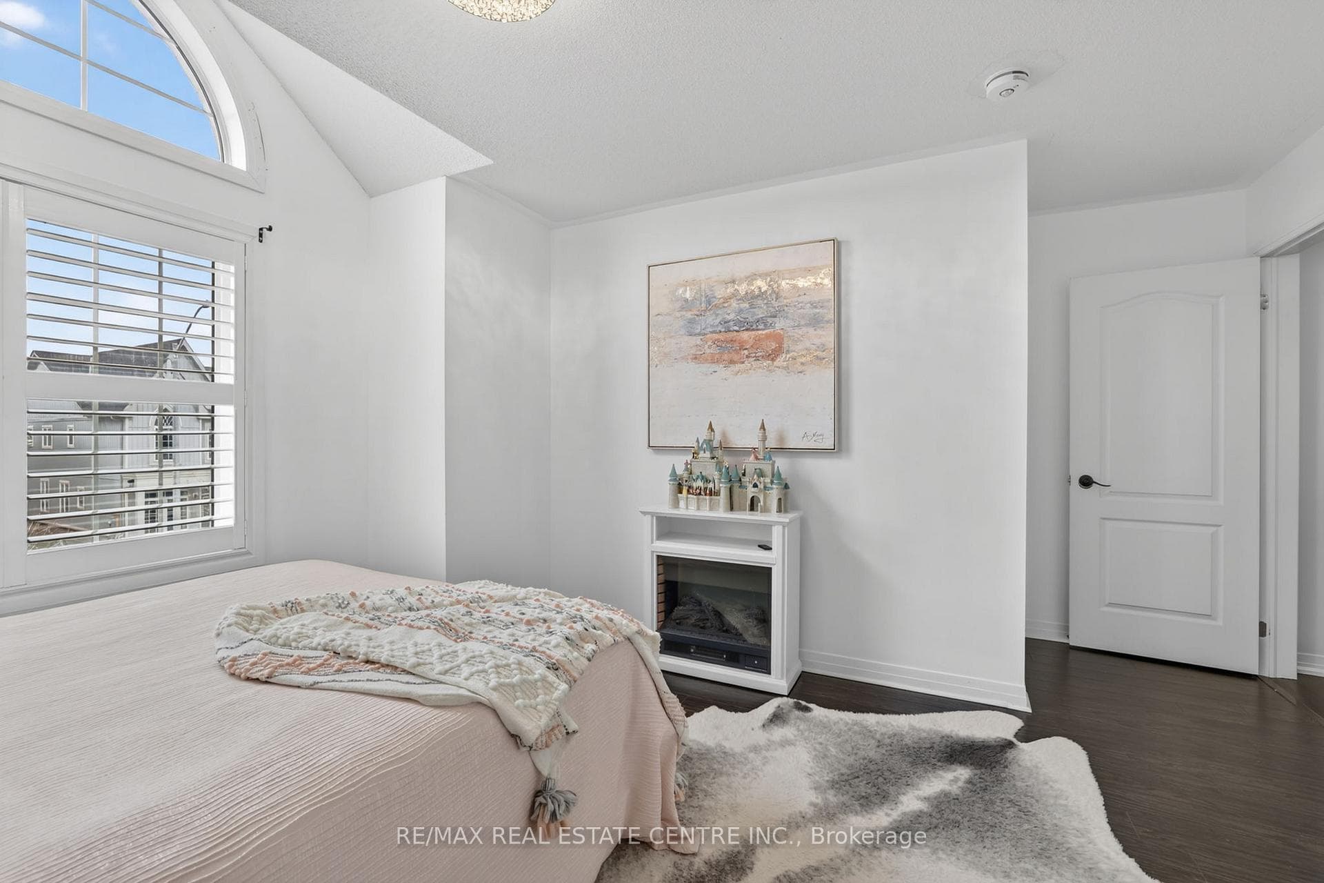 27 Drew Brown Boulevard photo 38