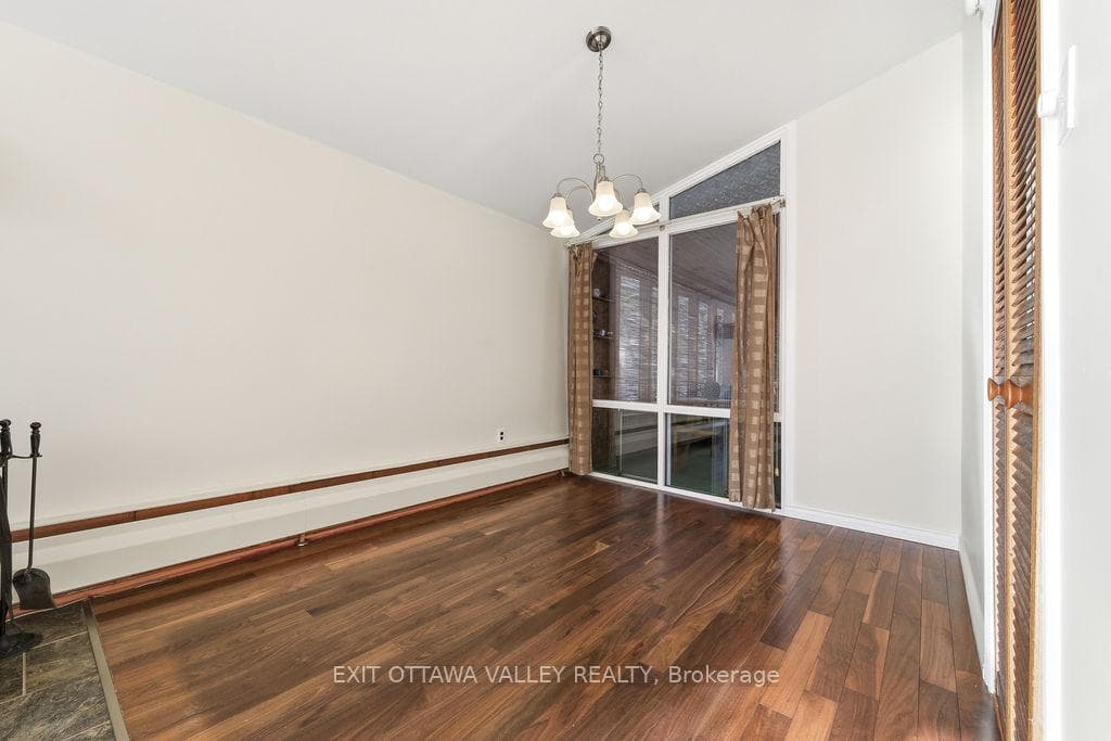 3 Newton Crescent photo 10