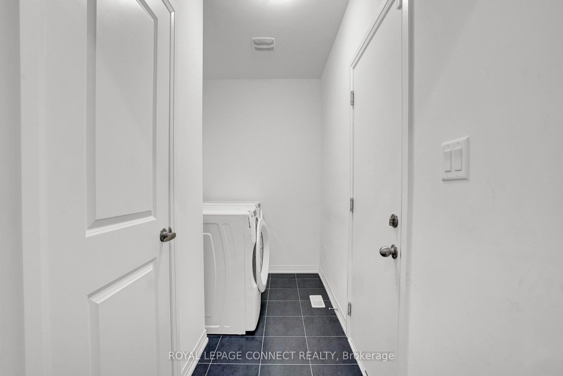 110 Armilia Place photo 27