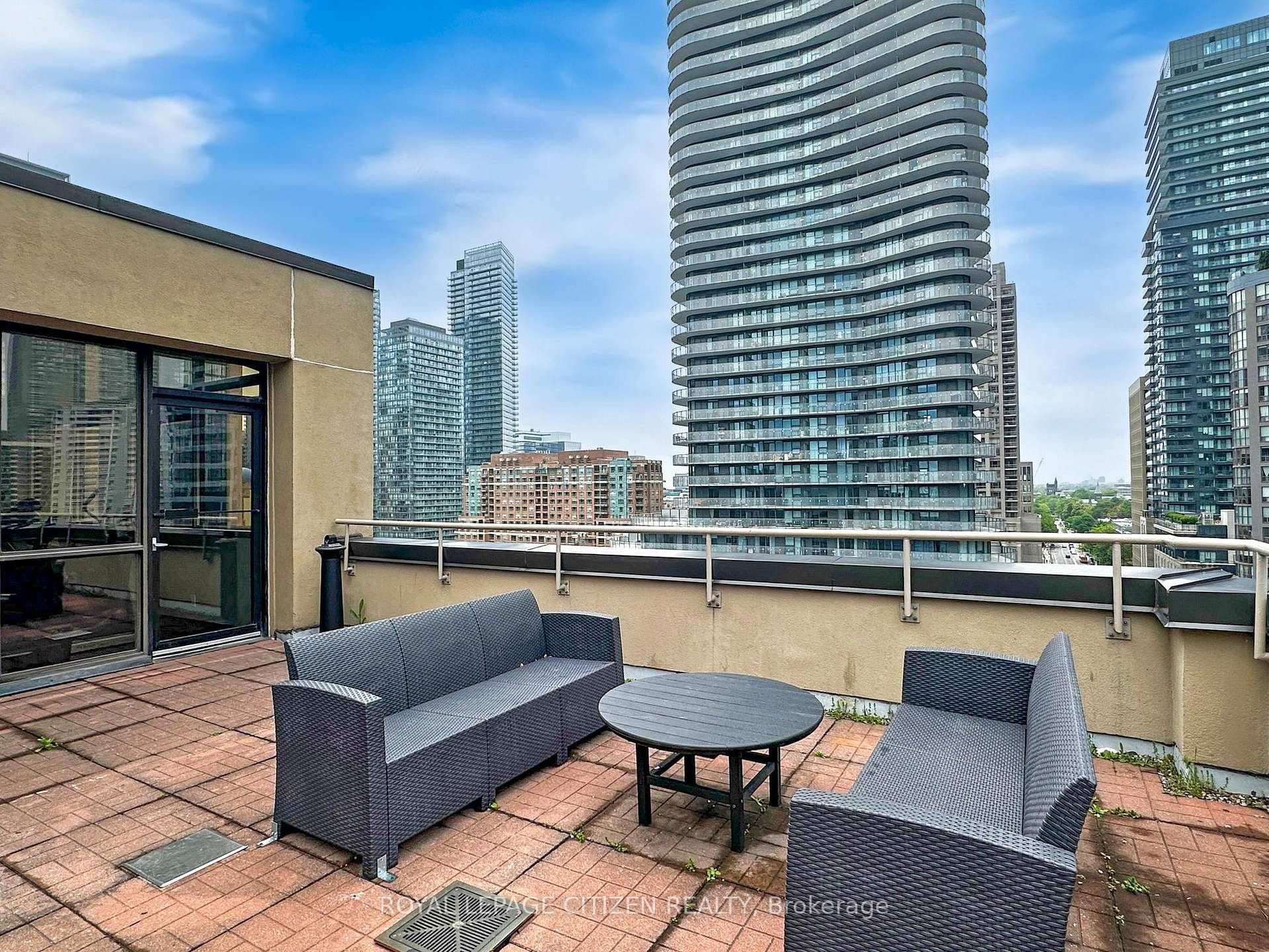 555 Yonge Street Unit 302 photo 25