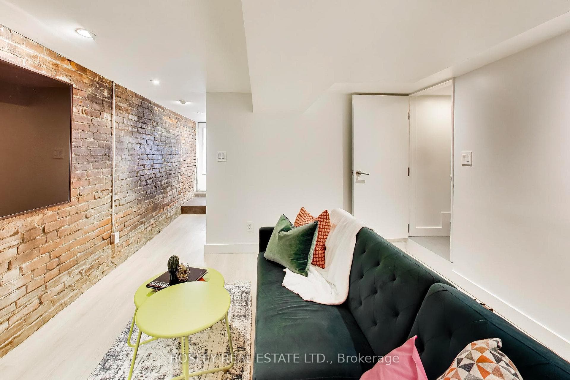 16 St Clarens Avenue photo 32