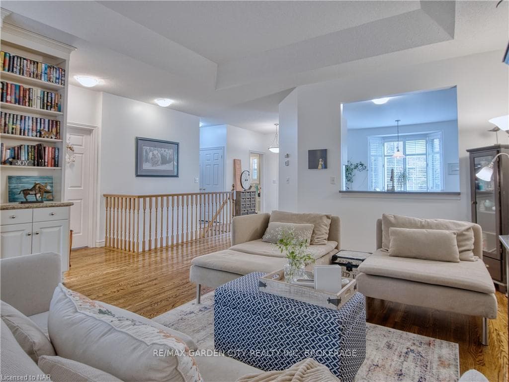 Wonderful living space!!
