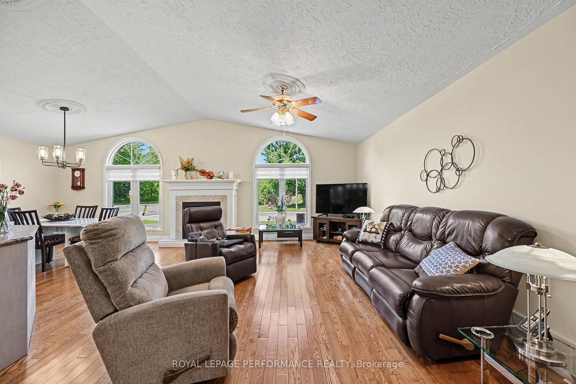 1401 Holy Cross Boulevard photo 5