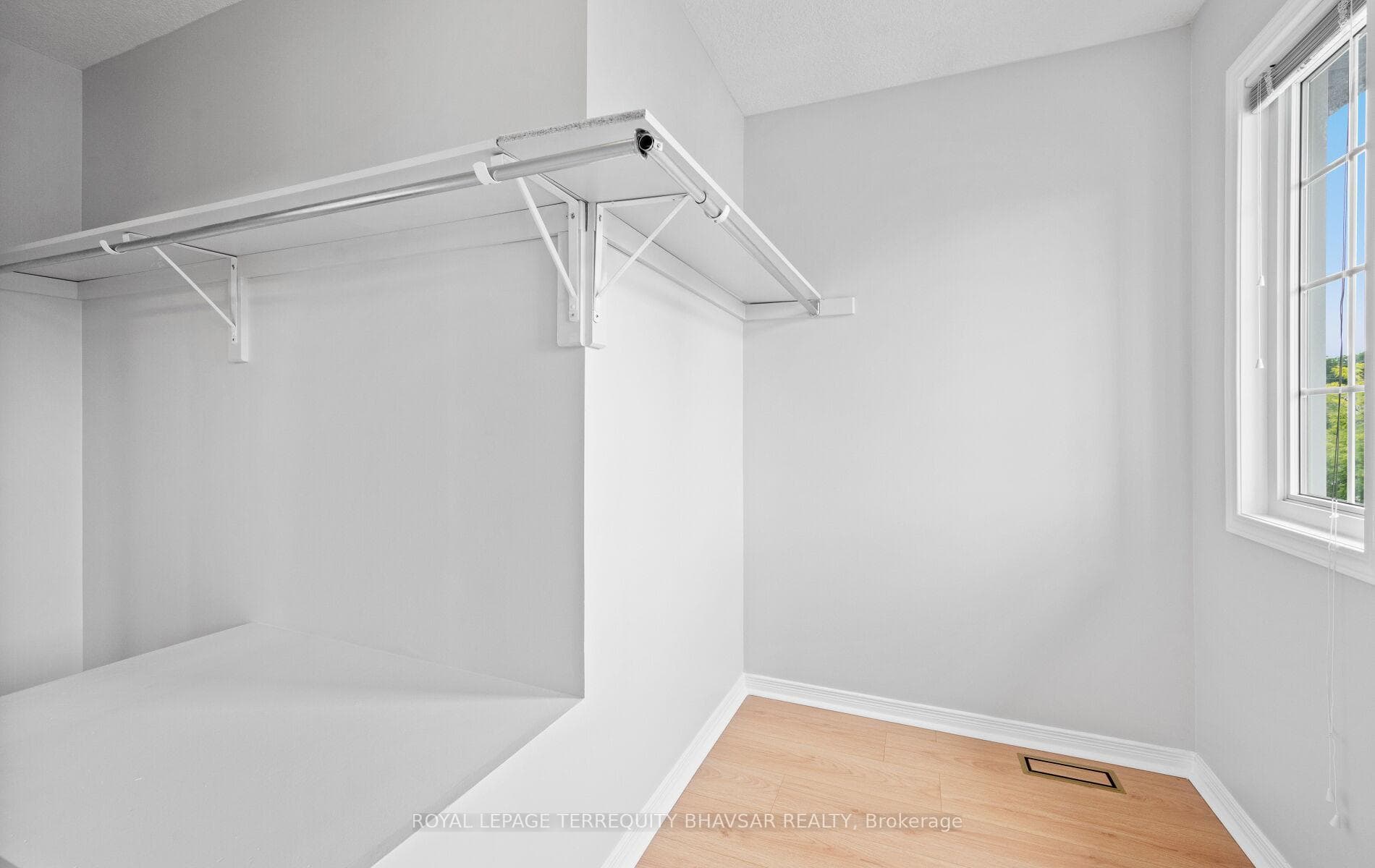111 Parkvale Drive photo 31
