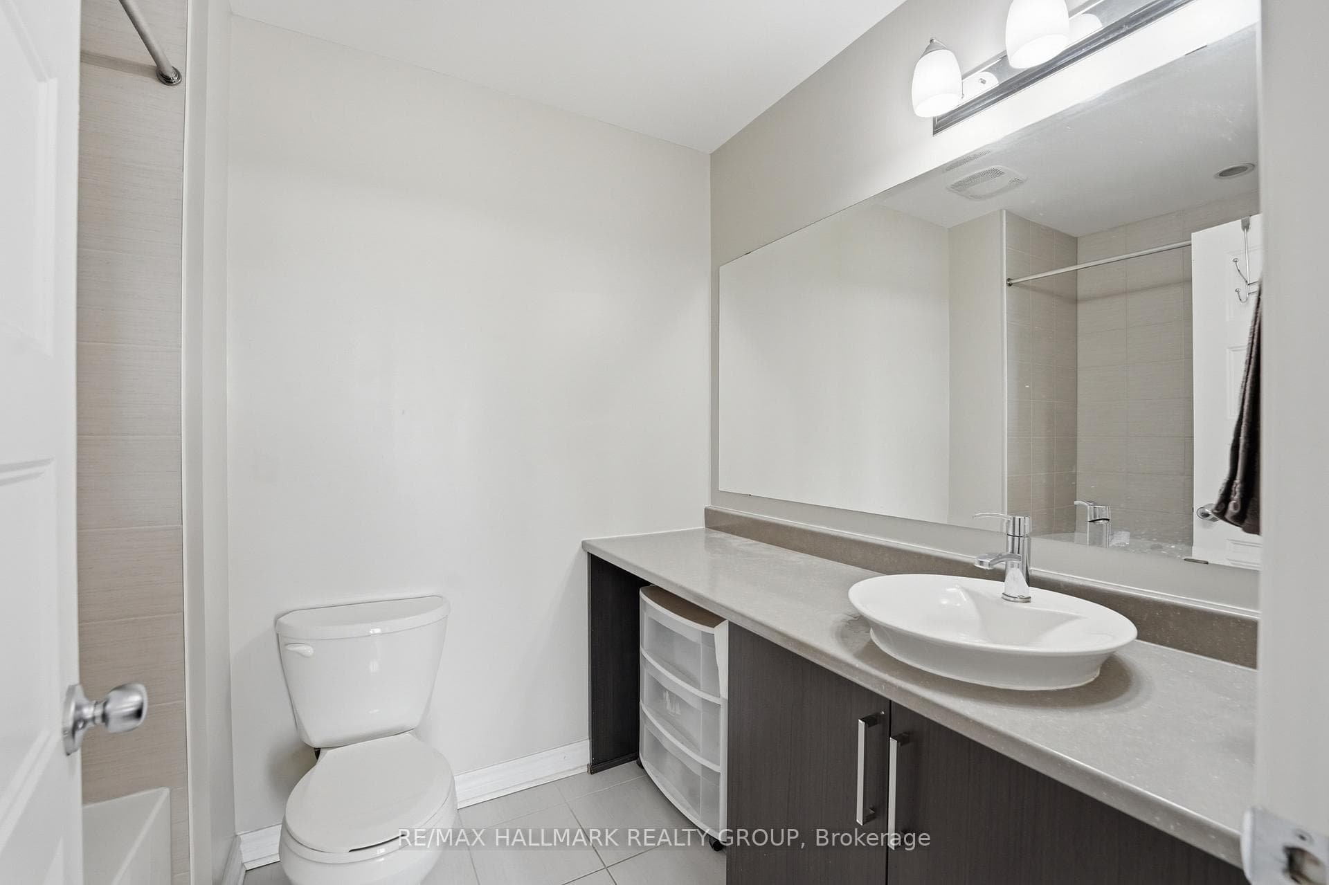 PRIMARY BEDROOM ENSUITE