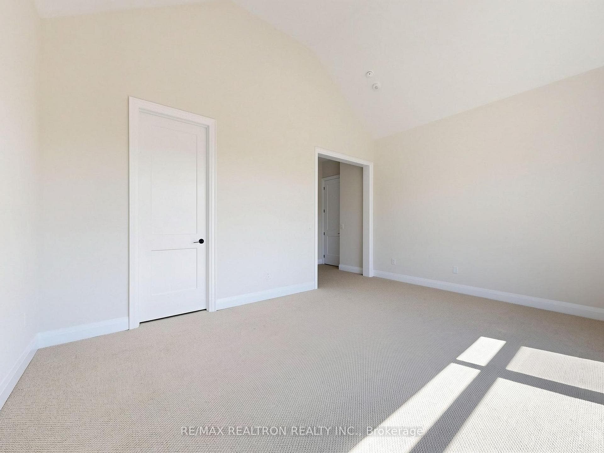8 Radome Drive photo 31