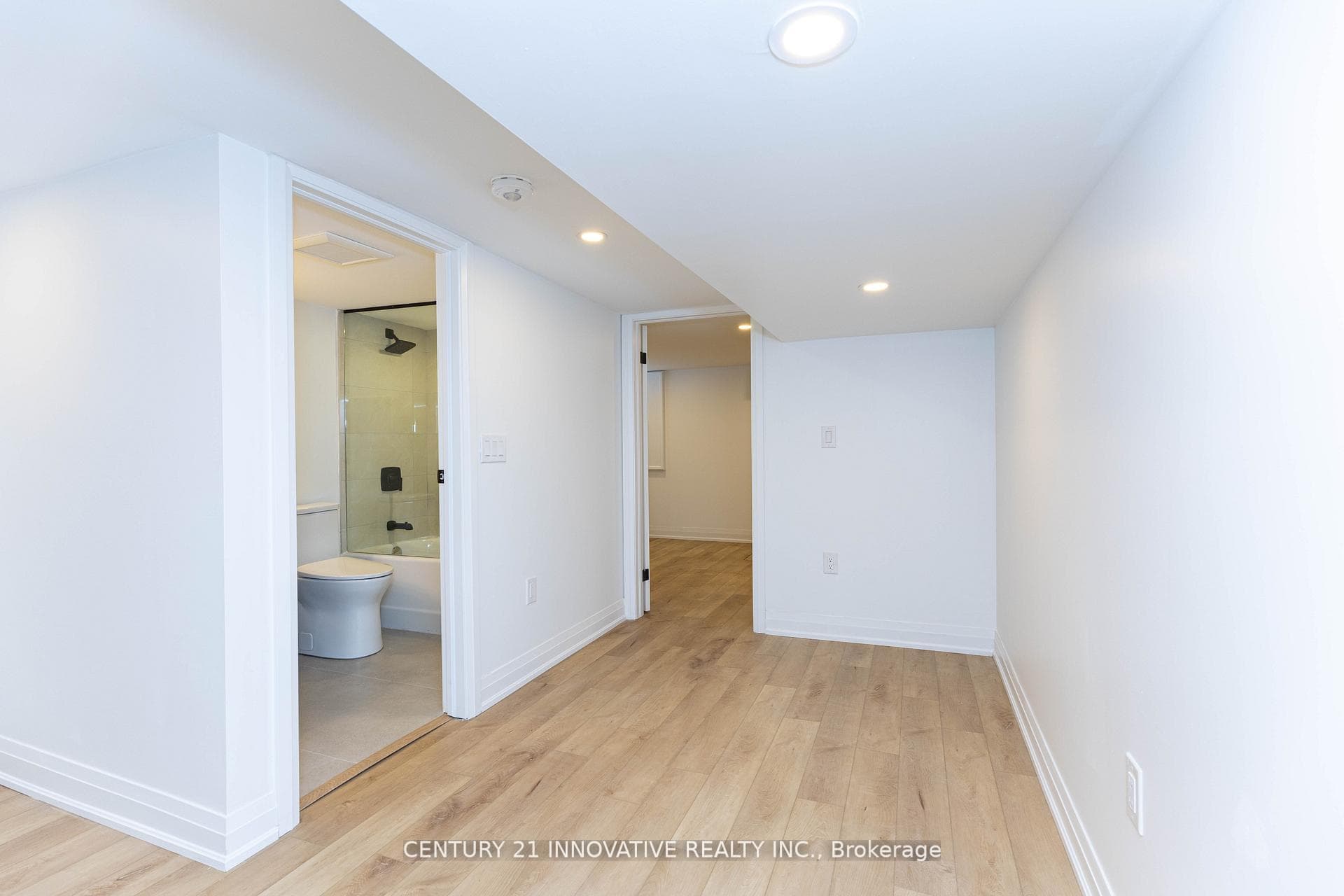 371 Milverton Boulevard photo 37