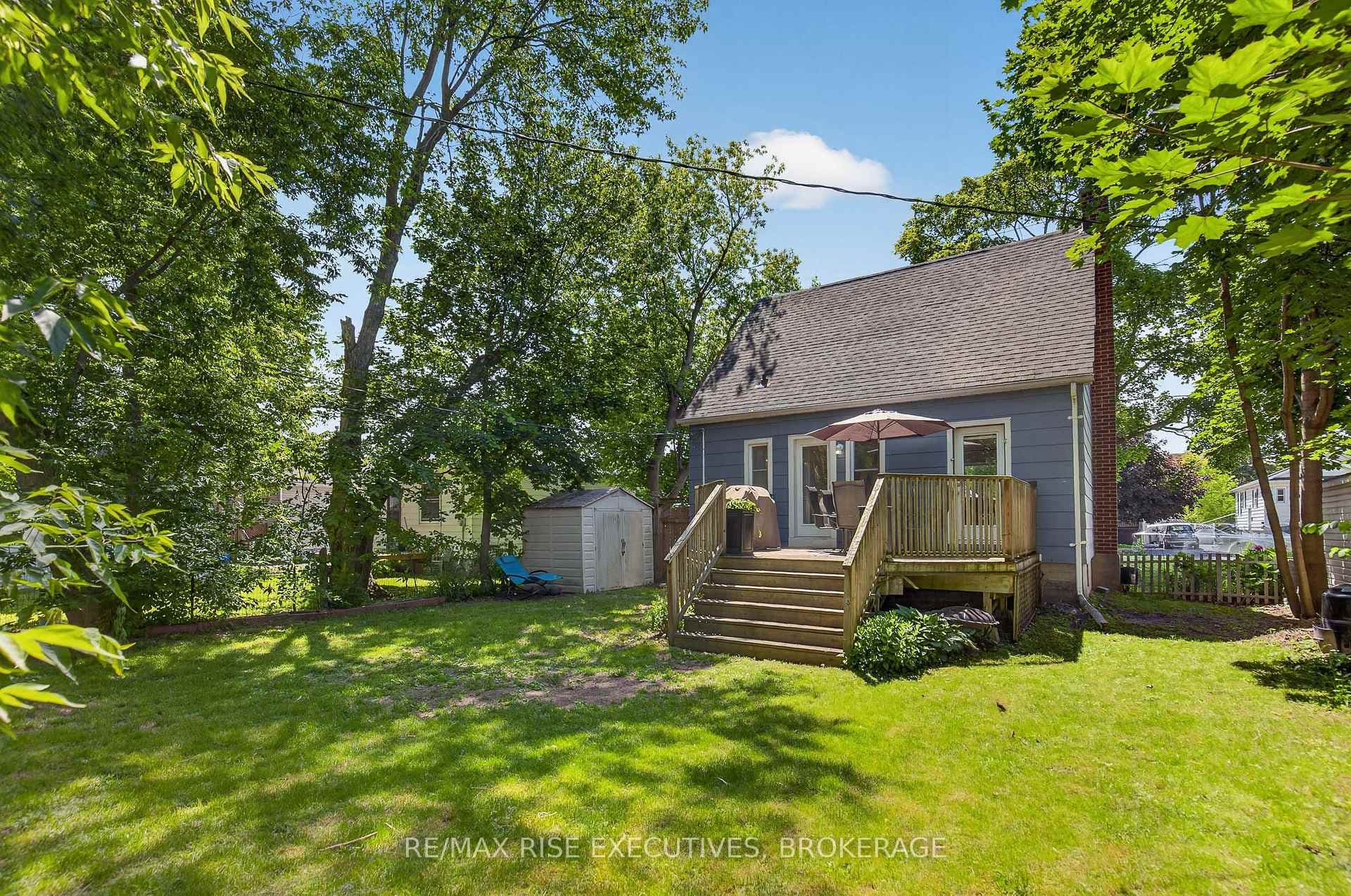 807 Brock Street photo 9