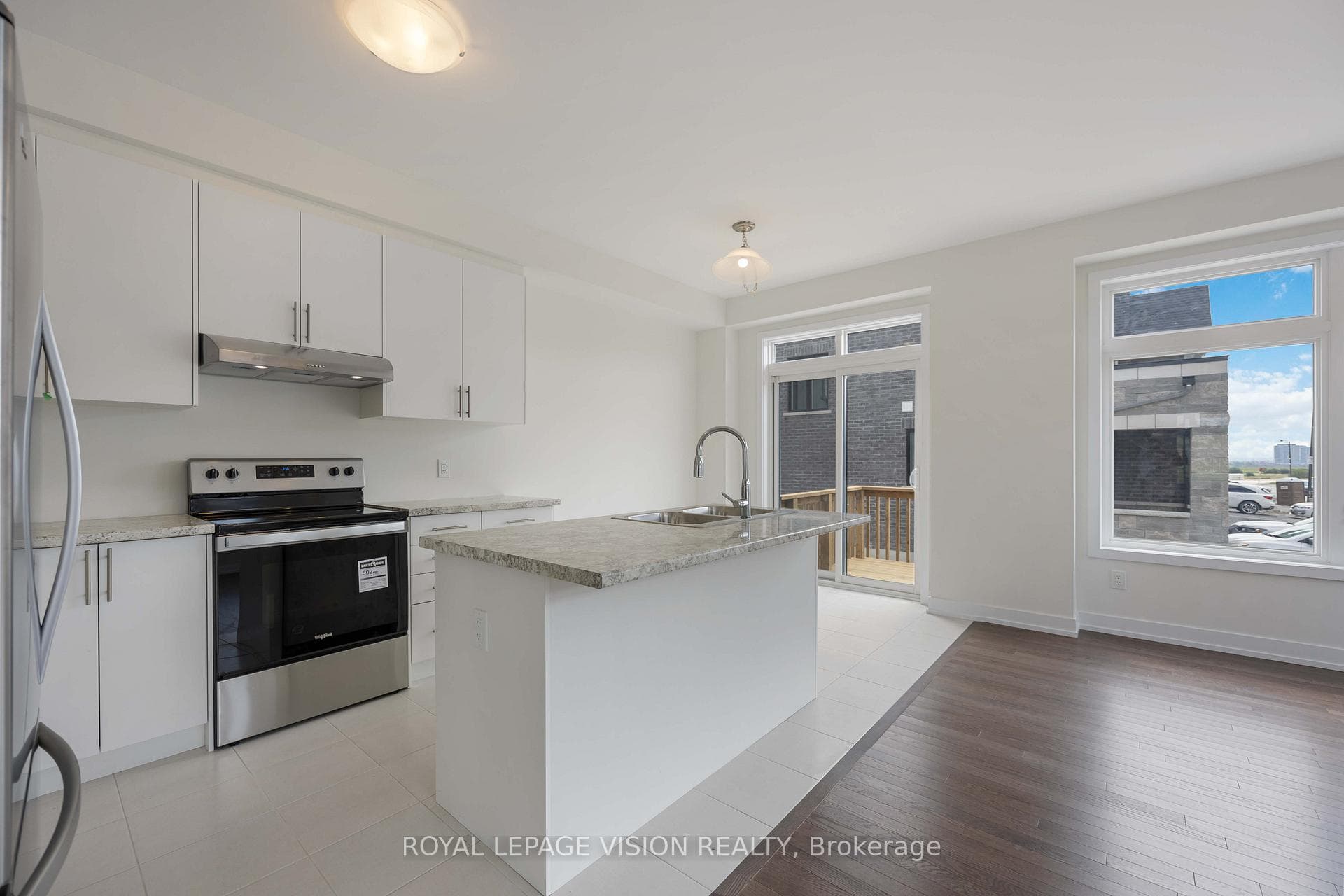 1090 Thompson Drive photo 12