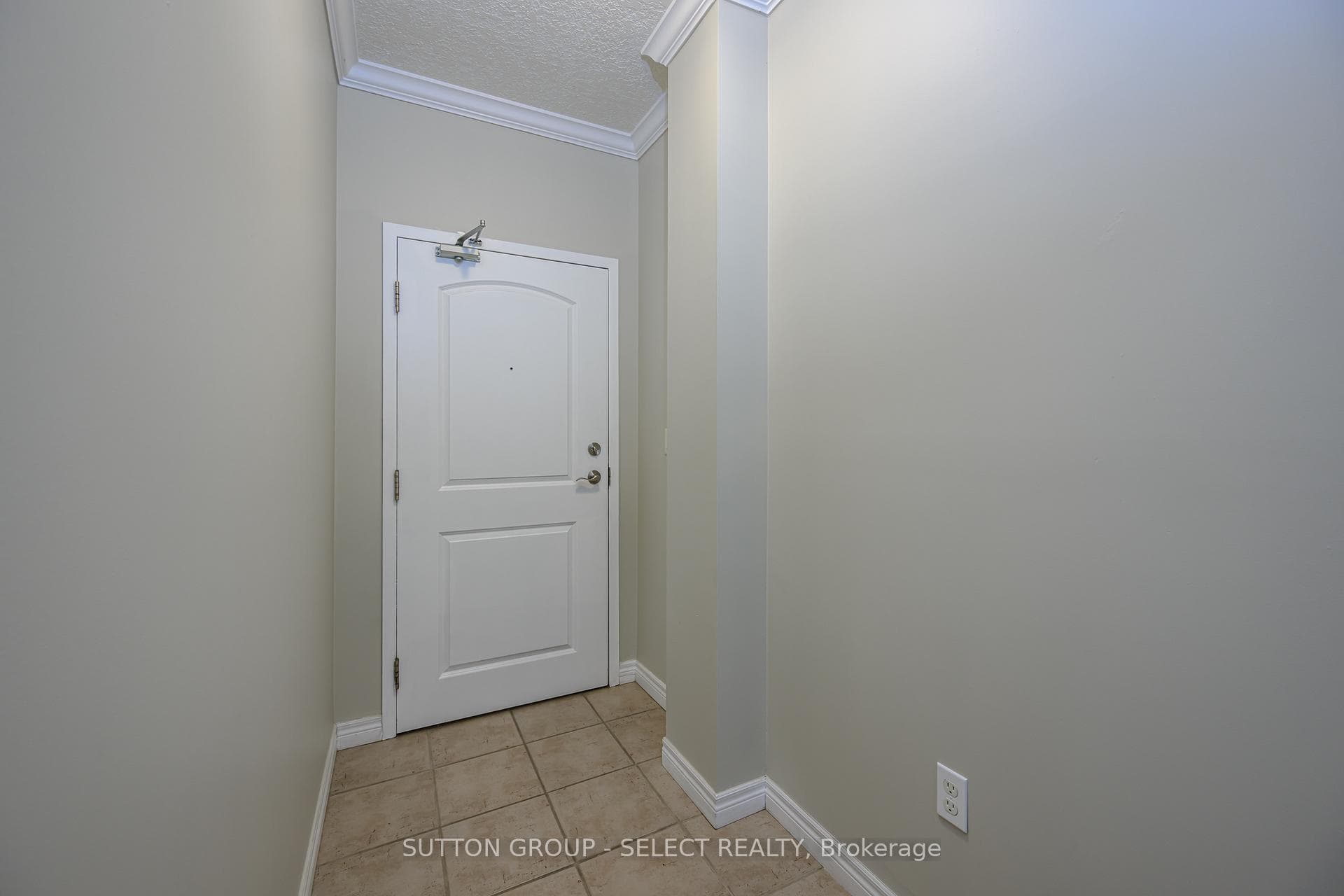 435 Colborne Street Unit 304 photo 2