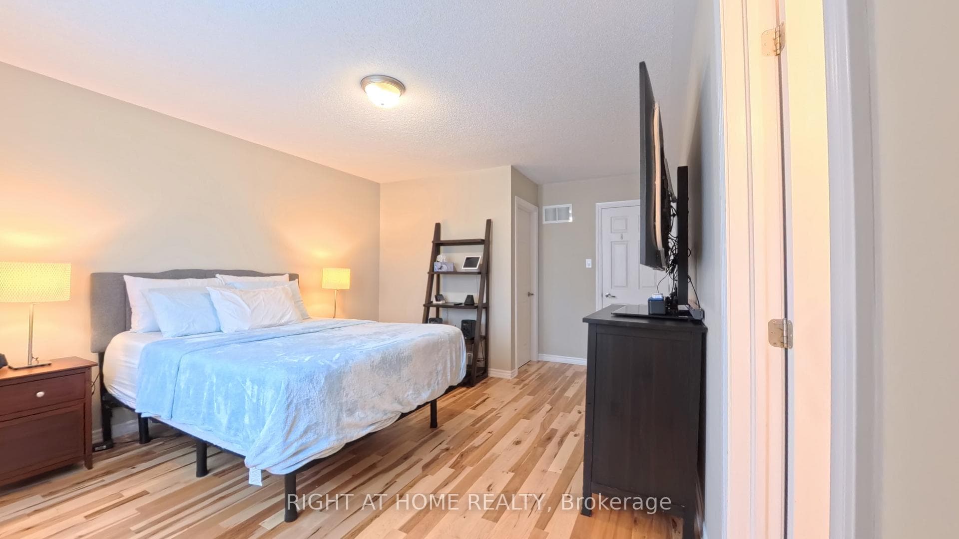 566 Dundonald Drive photo 24