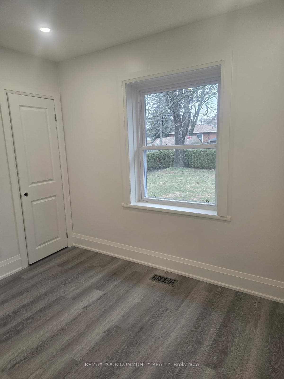 64 Rockport Crescent photo 11