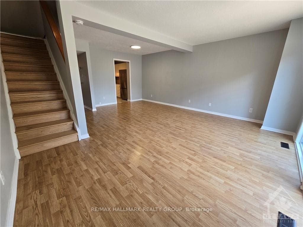 20 BENTBROOK Crescent photo 15