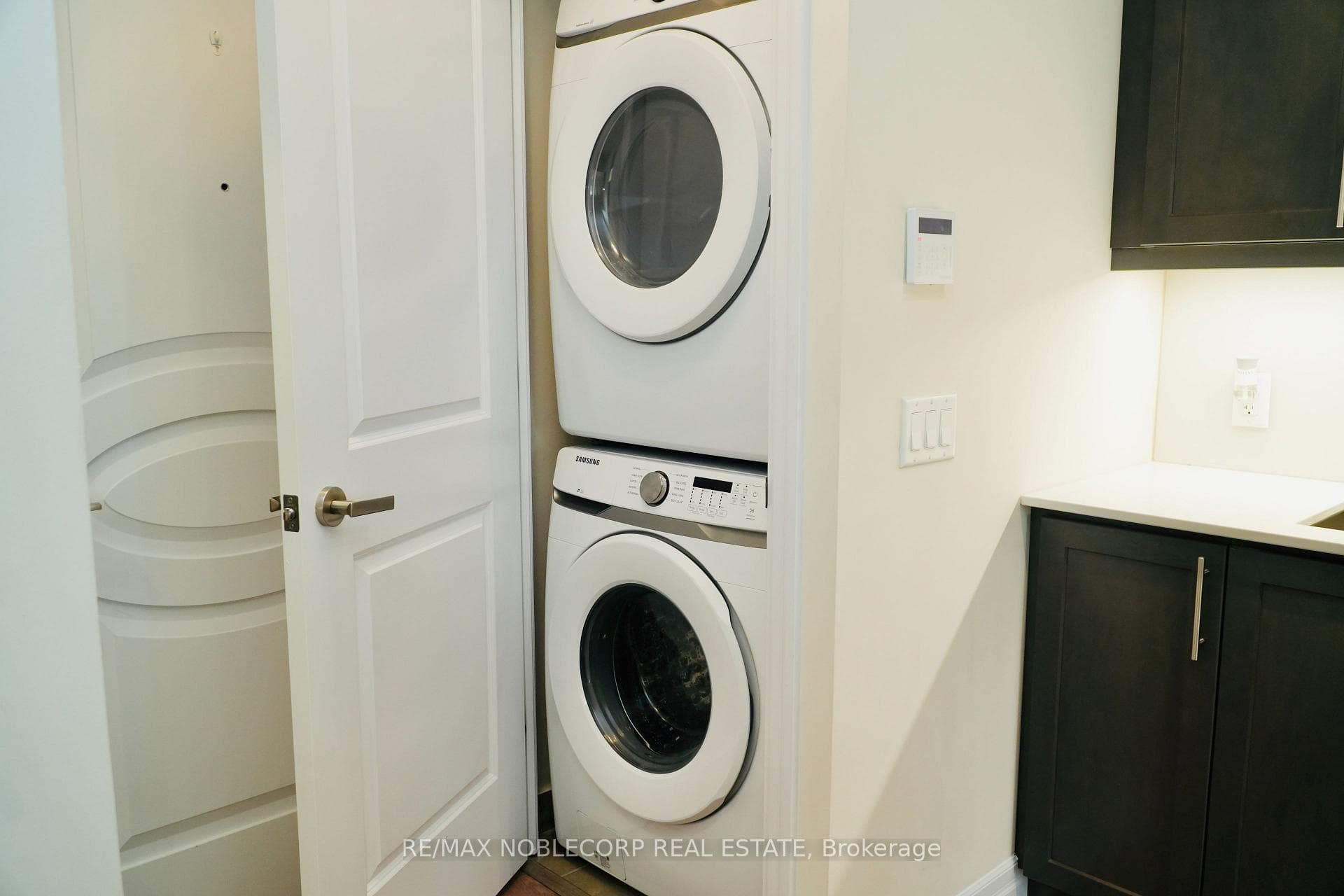 9085 Jane Street Unit 1511 photo 11