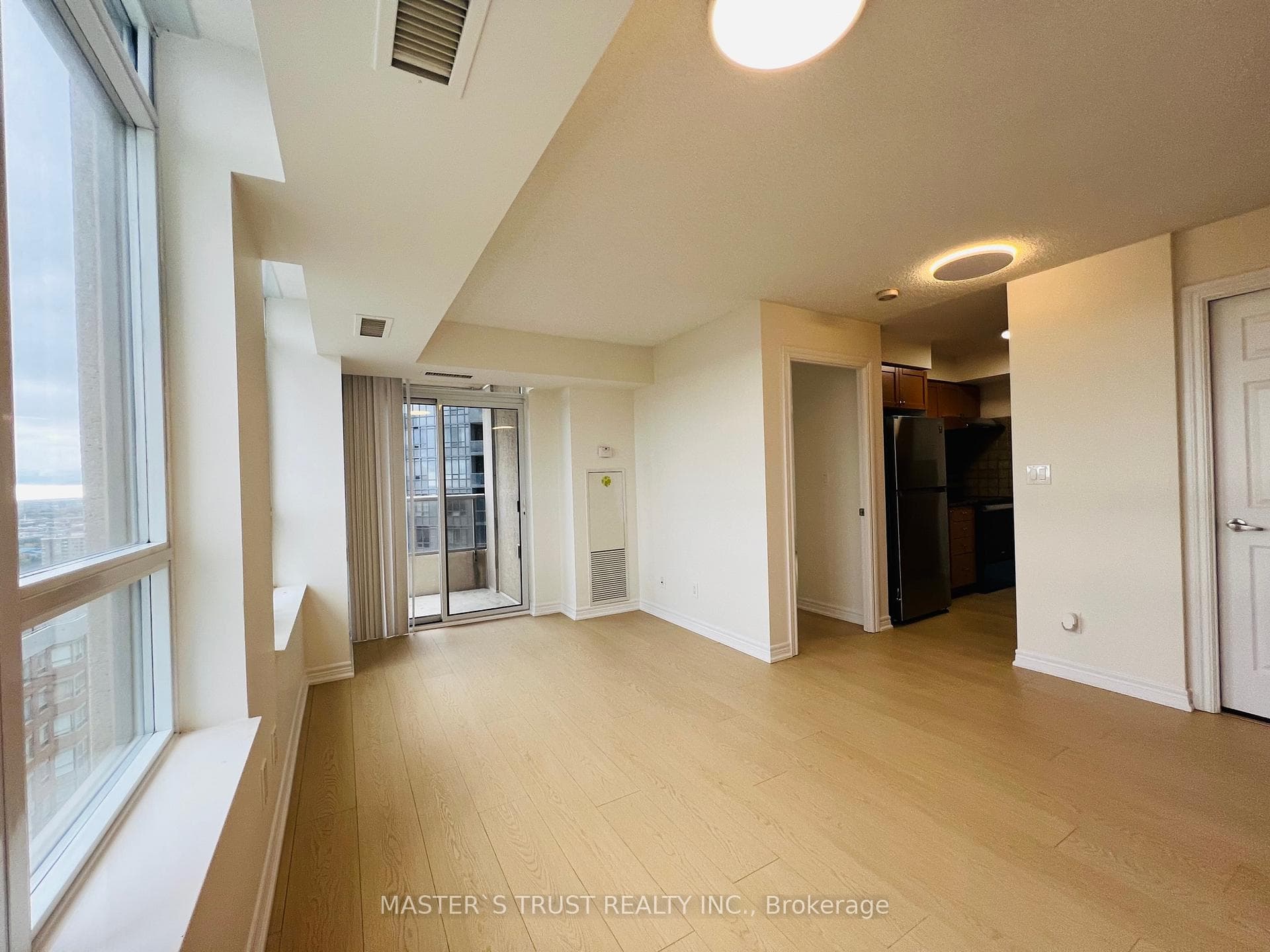 310 Burnhamthorpe Road Unit 2512 photo 11