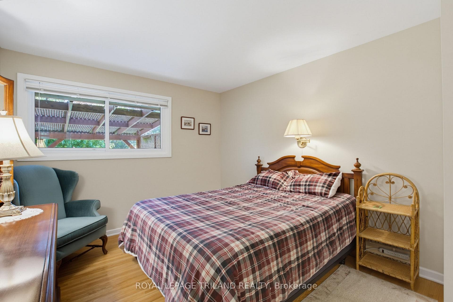 115 Champlain Crescent photo 14