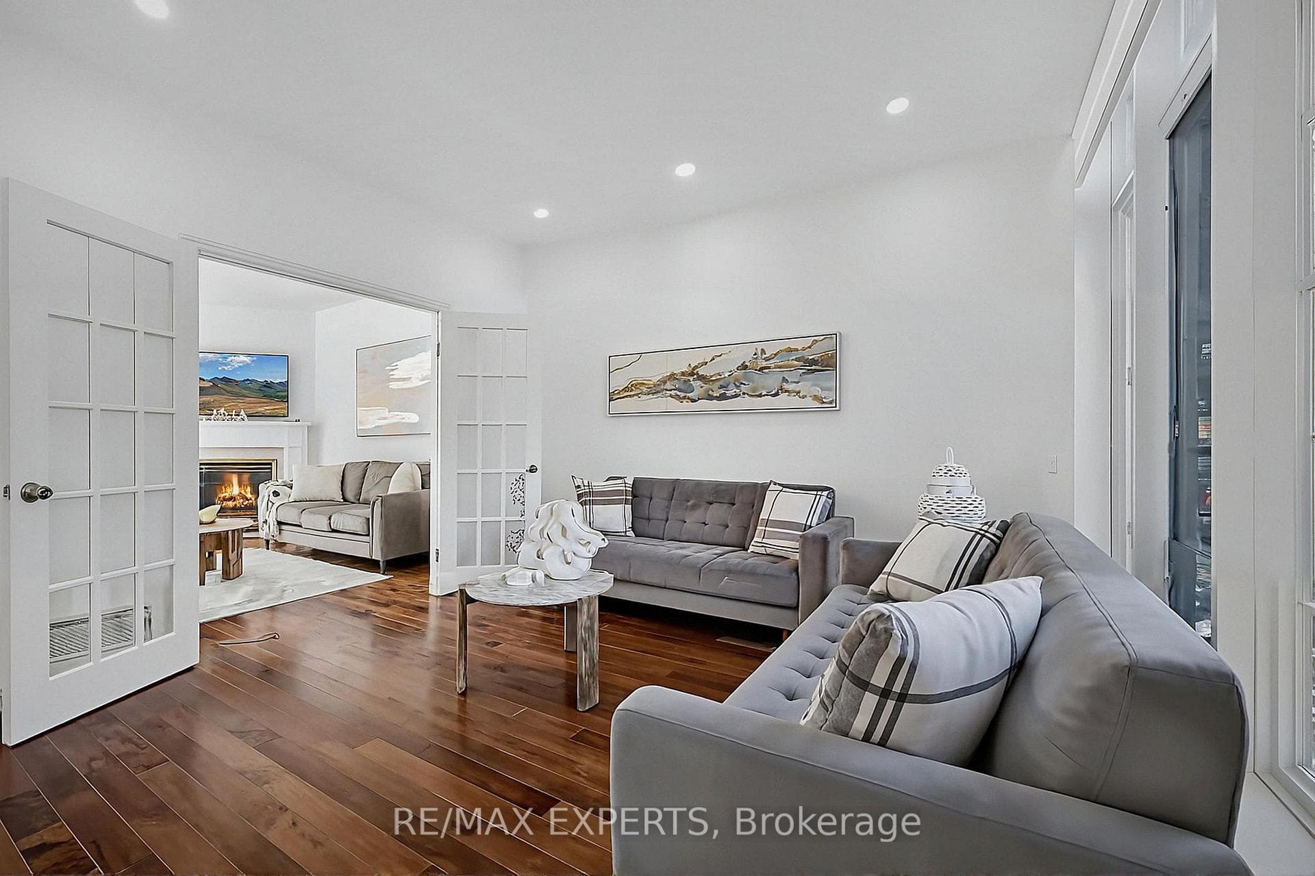 936 Talisman Crescent photo 7