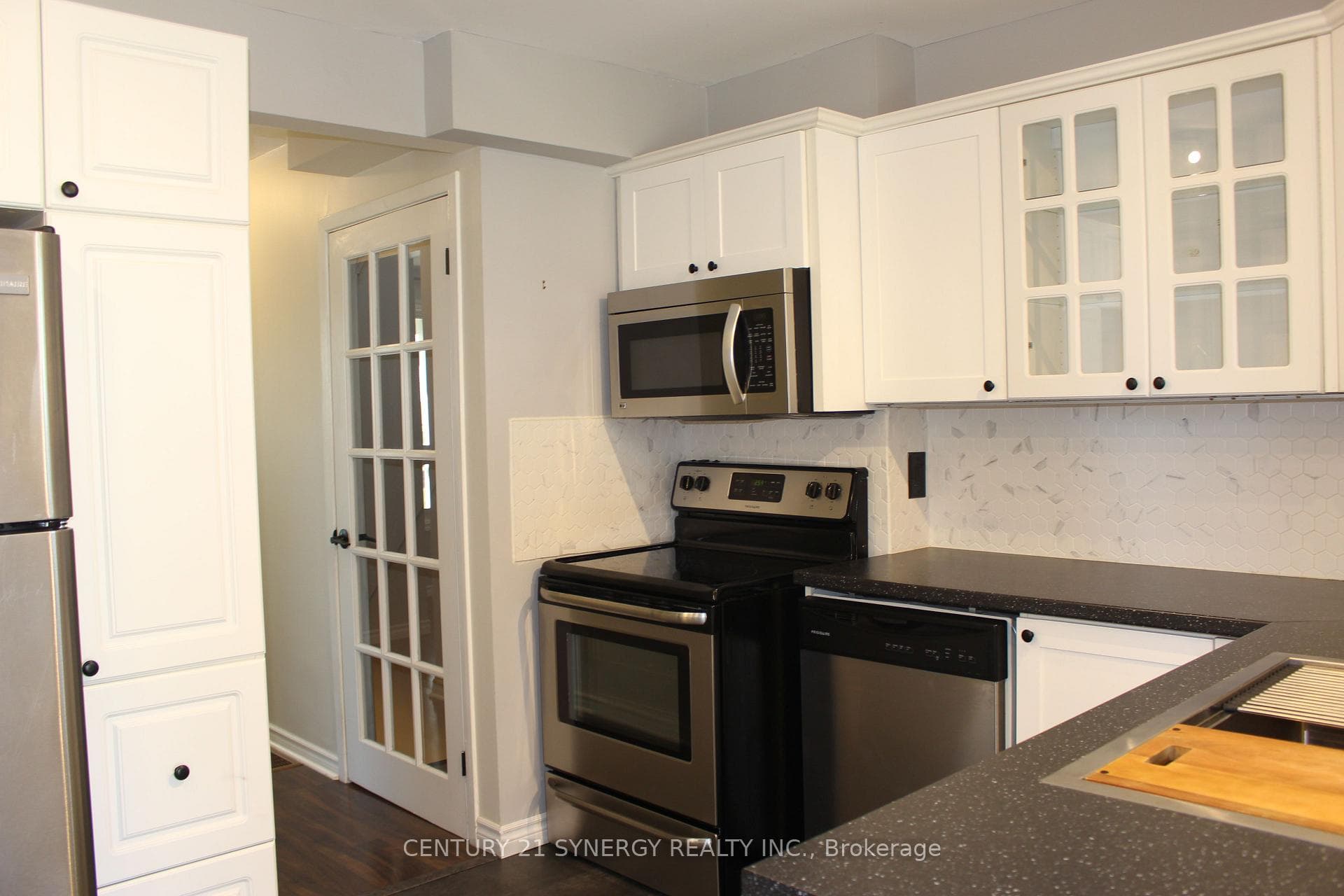 241 Wilfred Crescent photo 3