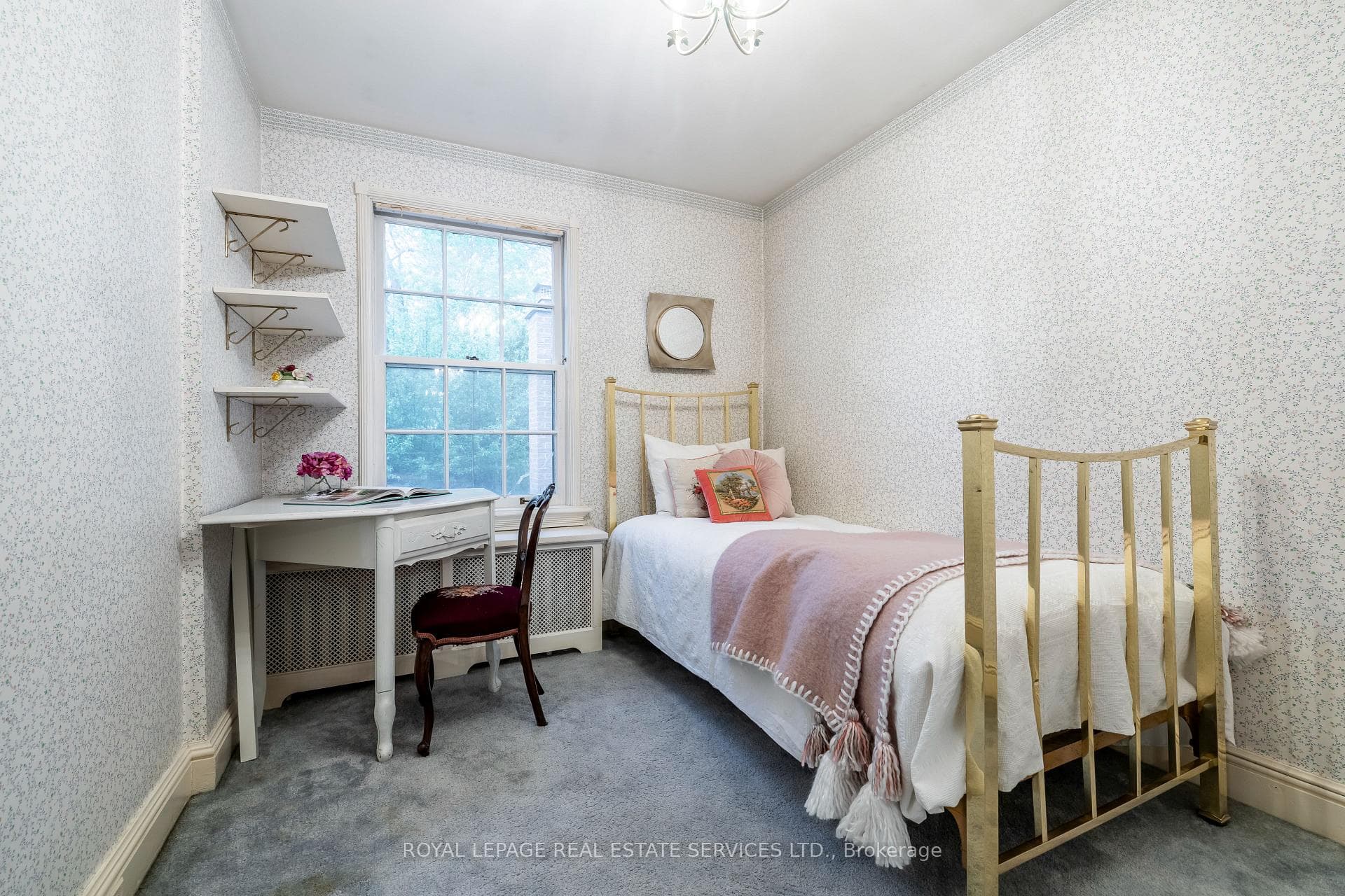 12 Queen Marys Drive photo 17