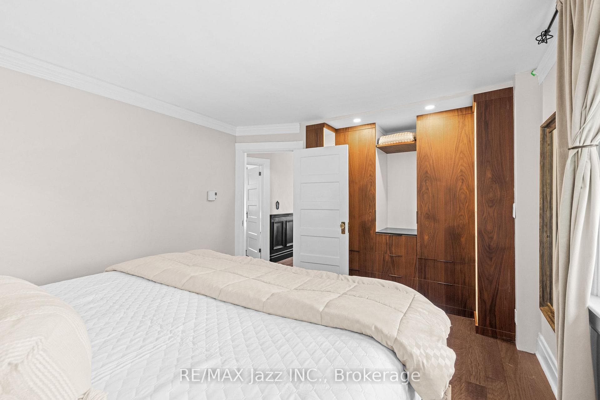 477 Masson Street photo 30