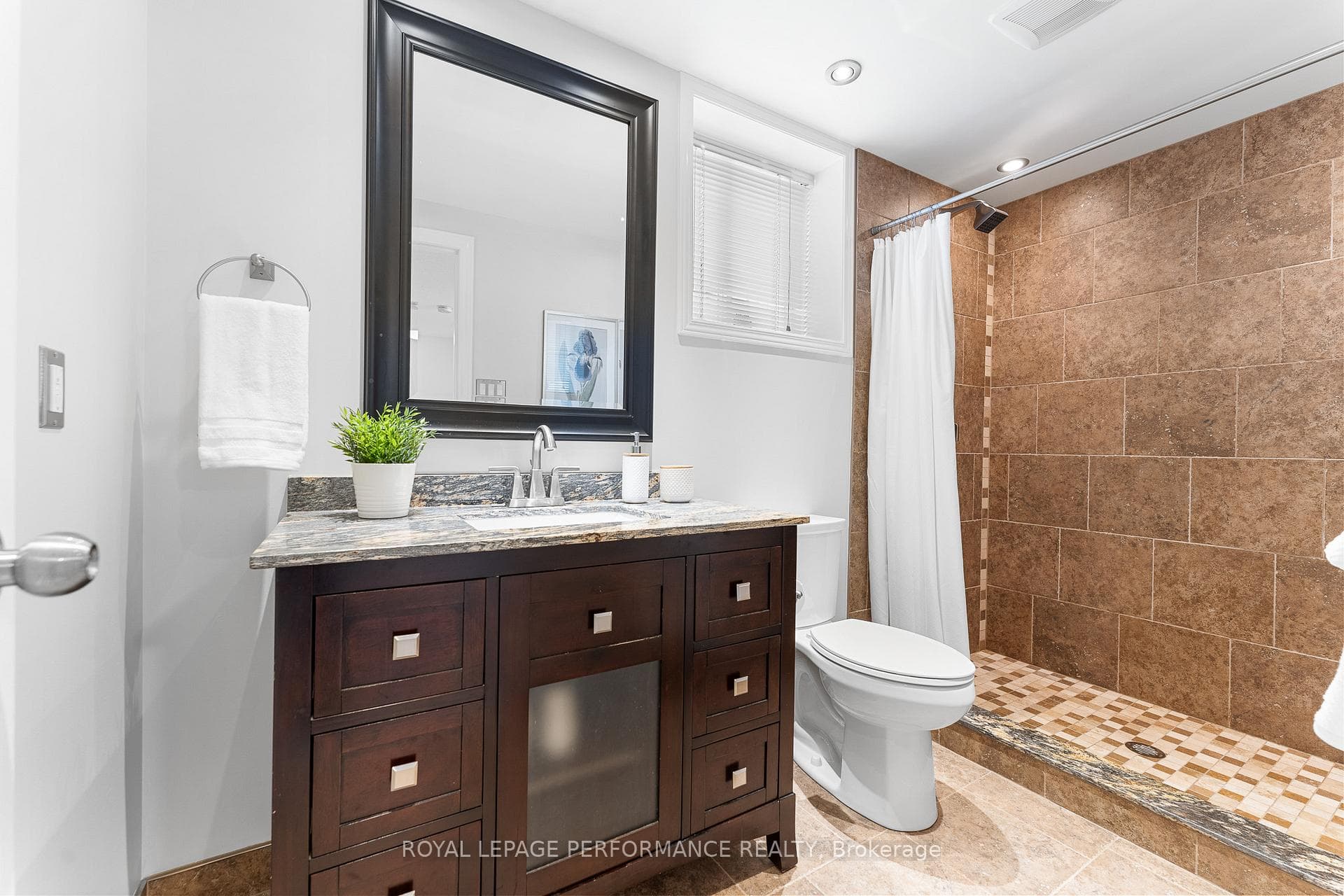 239 Deerfox Drive photo 32