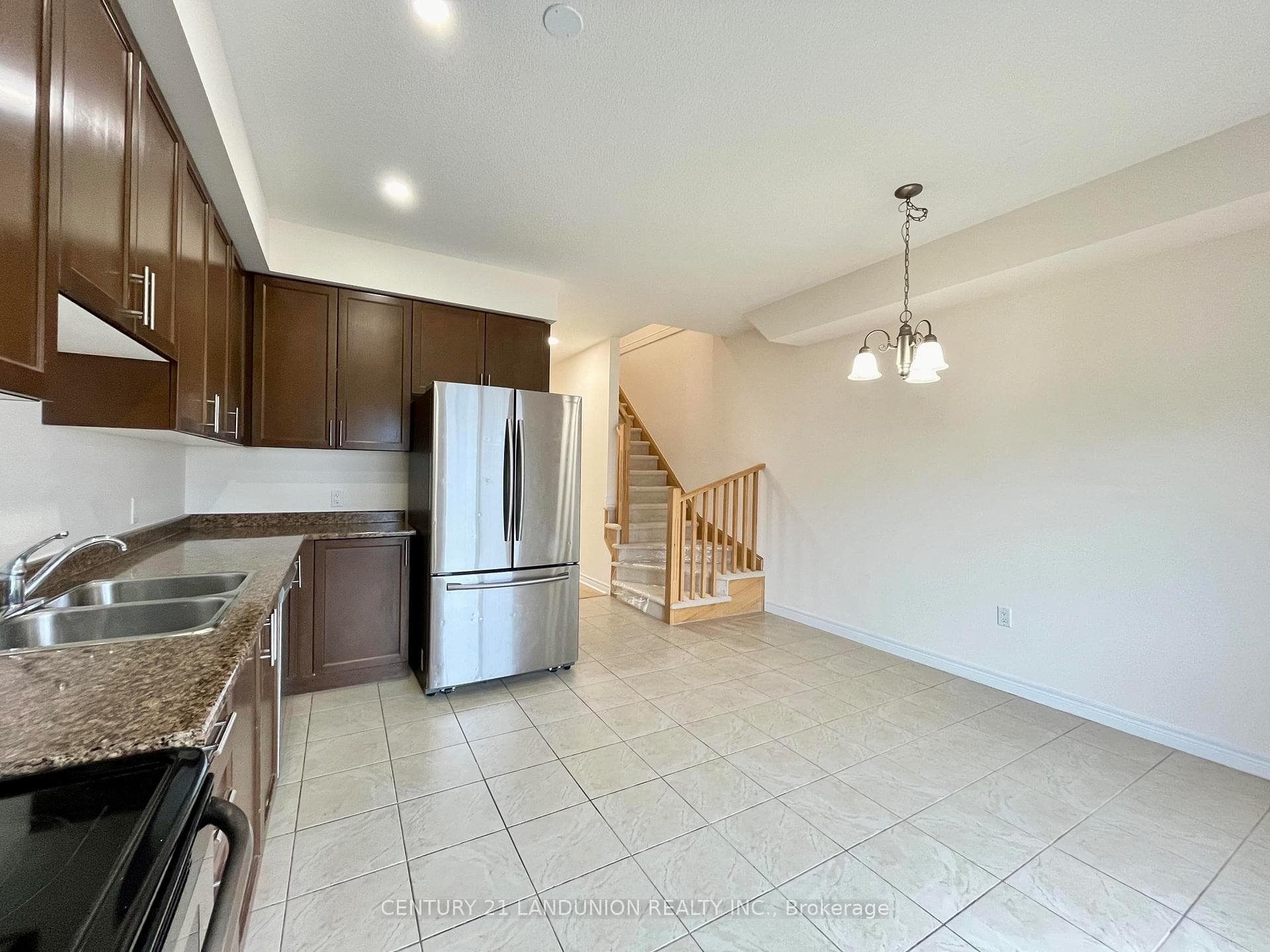 56 Bloom Crescent photo 7