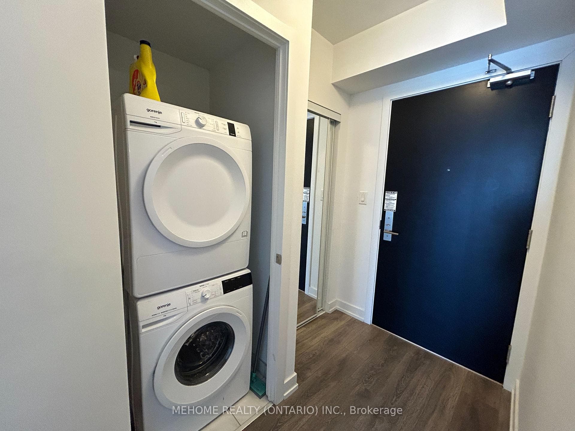 159 Wellesley Street Unit 607 photo 10