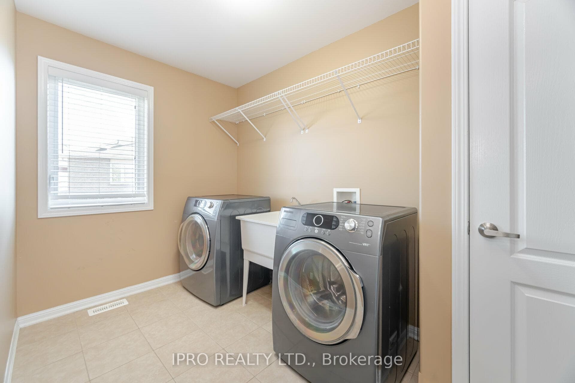 974 Seivert Place photo 31