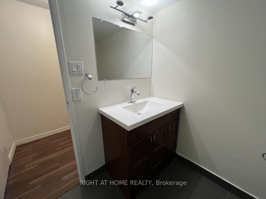 3650 Kaneff Crescent Unit 3202 photo 20