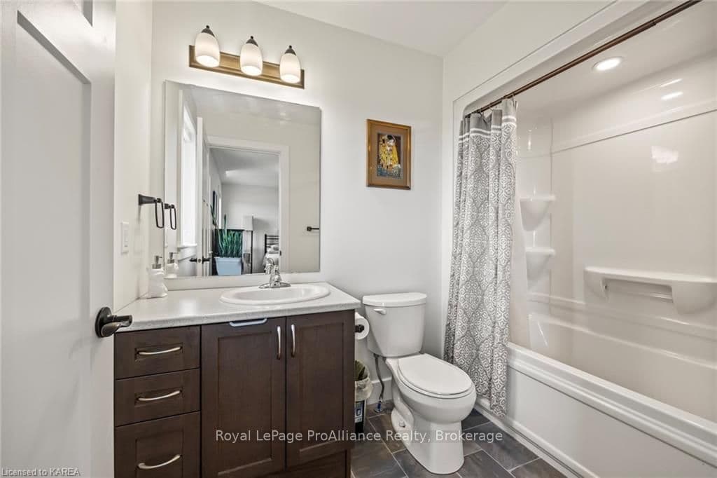 150 DR RICHARD JAMES Crescent photo 32