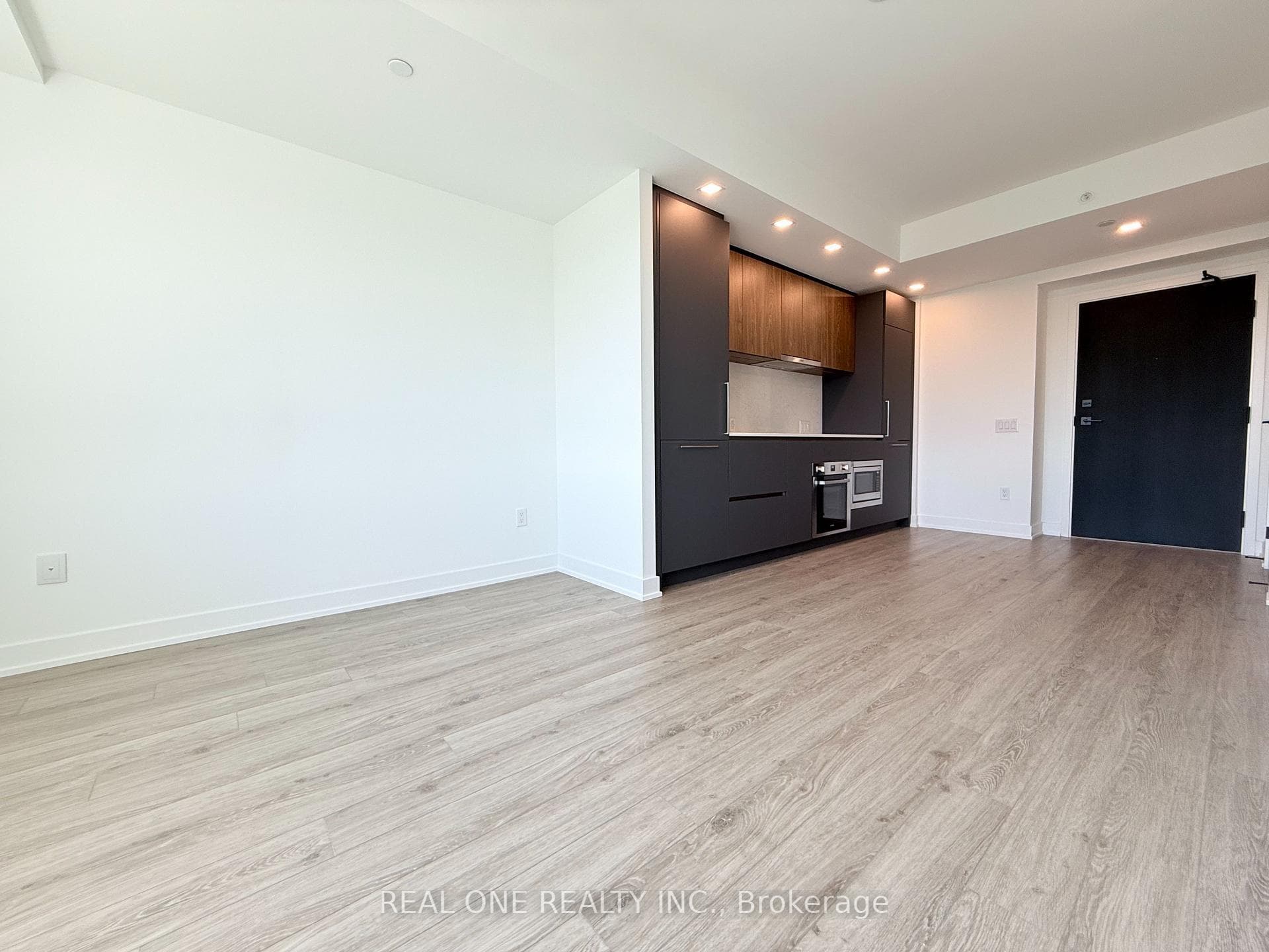609 Sherbourne Street Unit 3008 photo 5