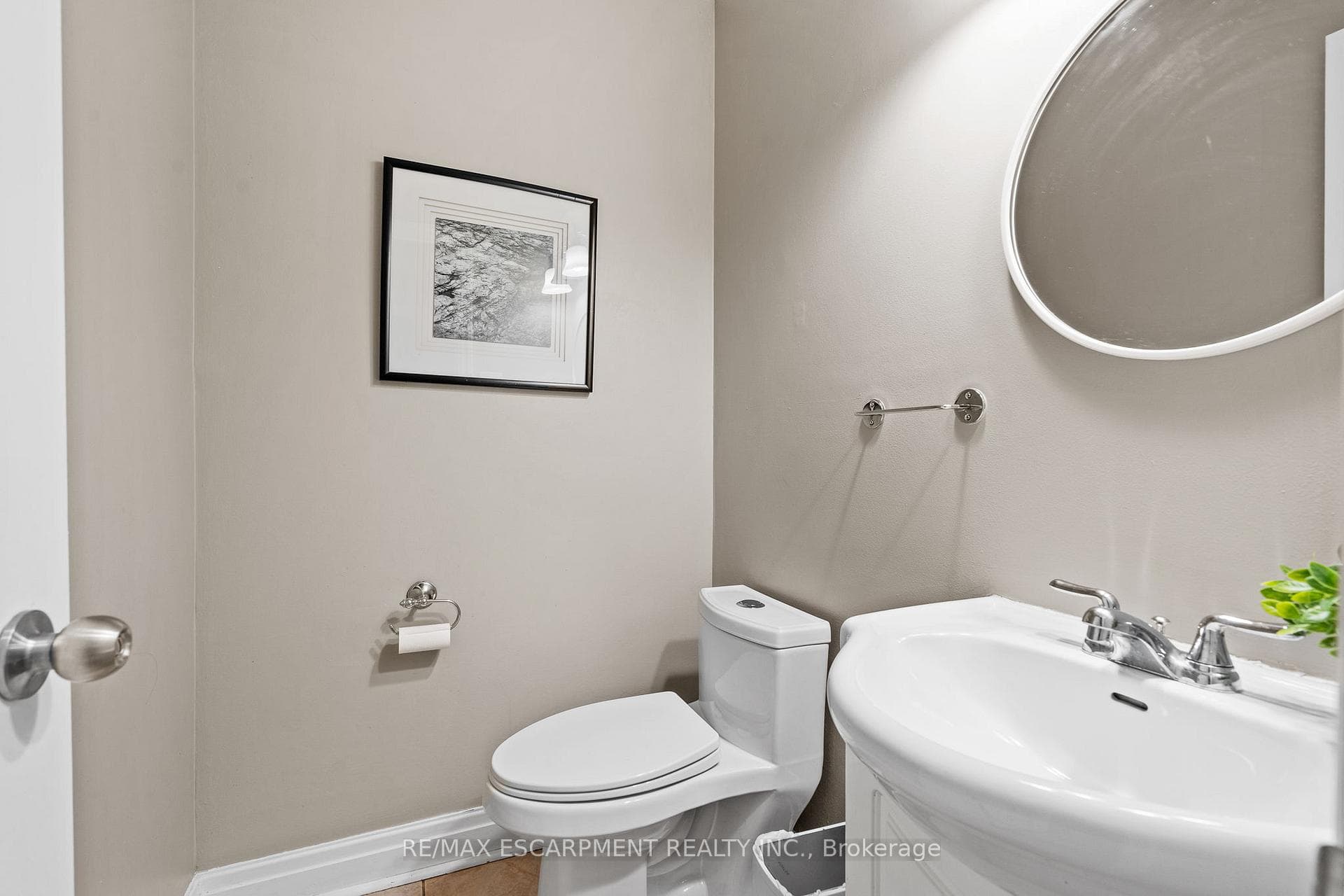 2350 Gareth Road photo 12