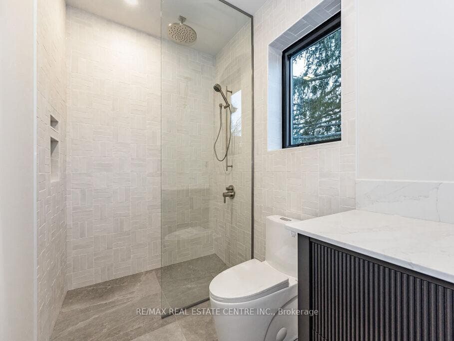 204 King Street photo 31