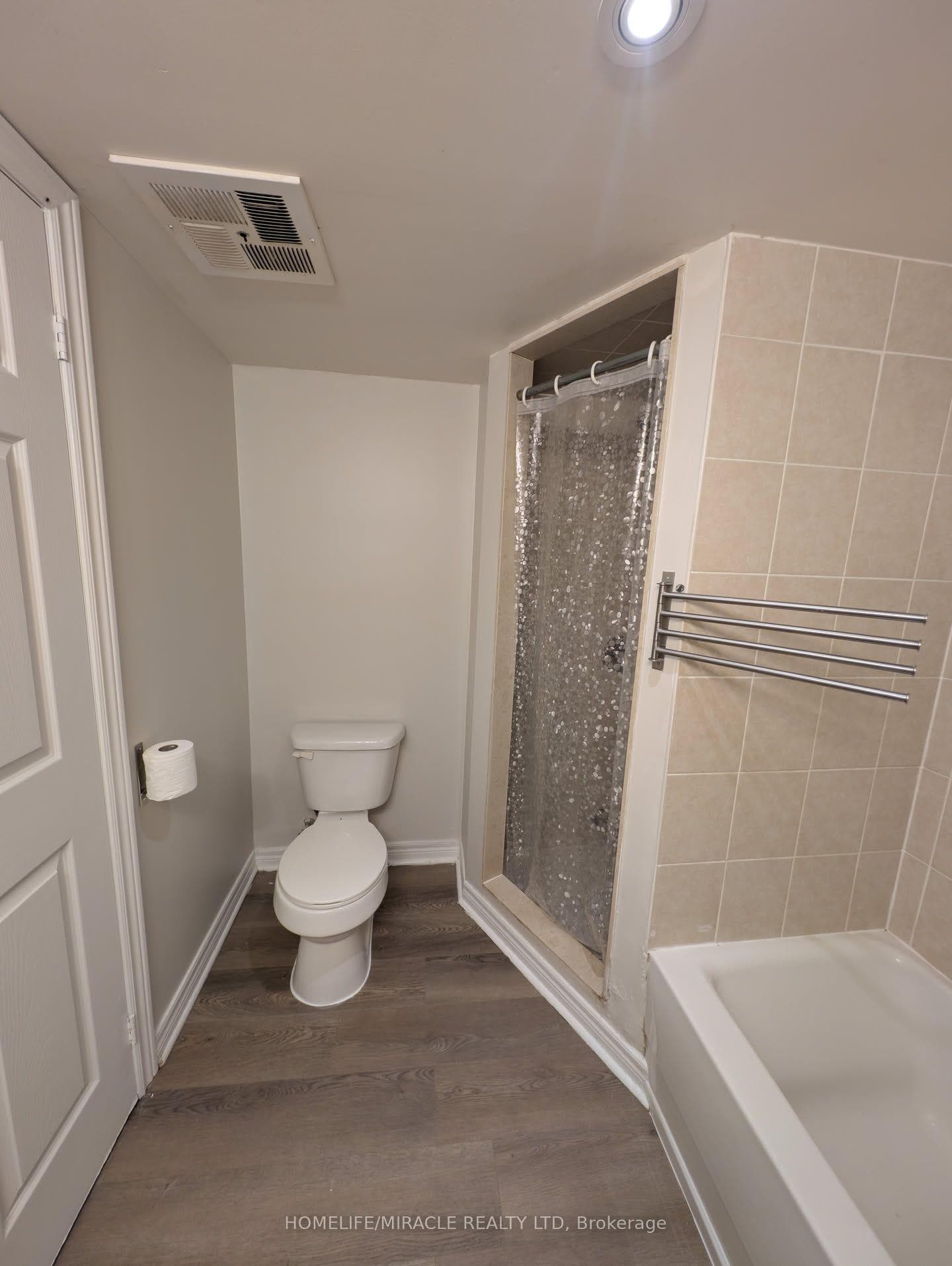 225 Wellesley Street Unit 607 photo 22