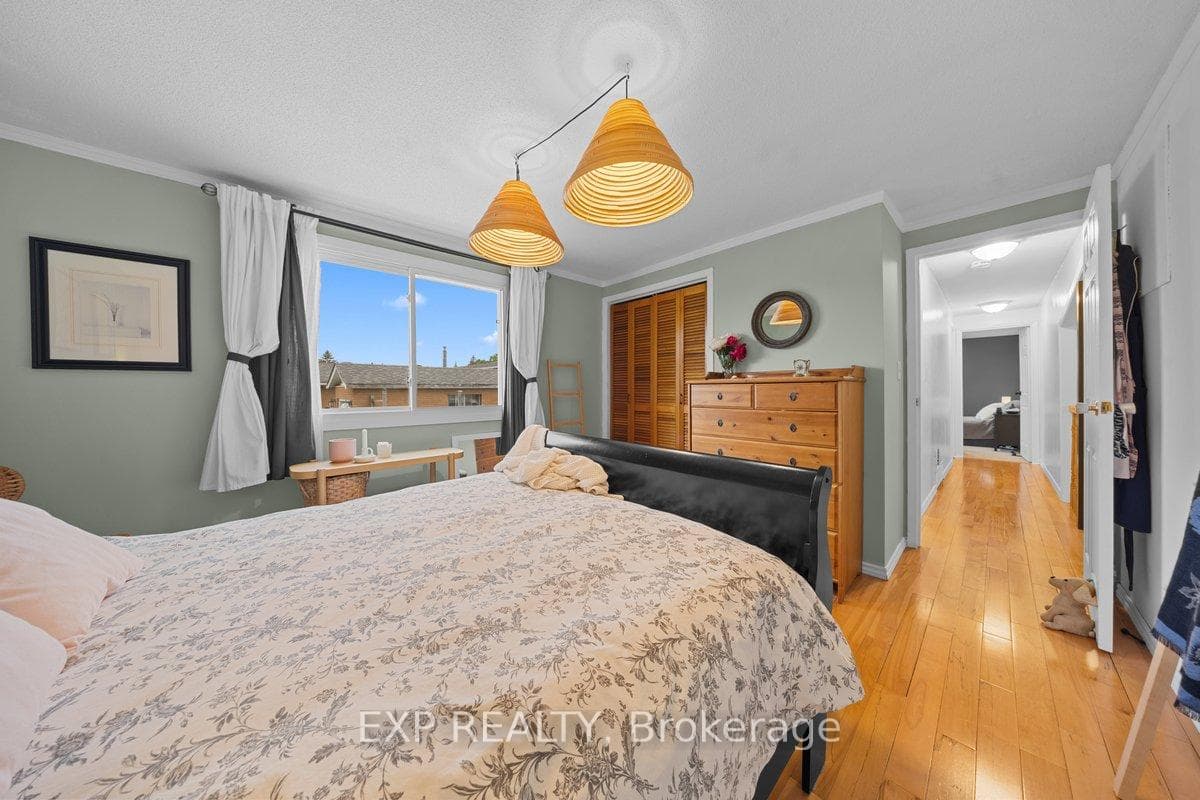 396 Hatfield Crescent photo 17