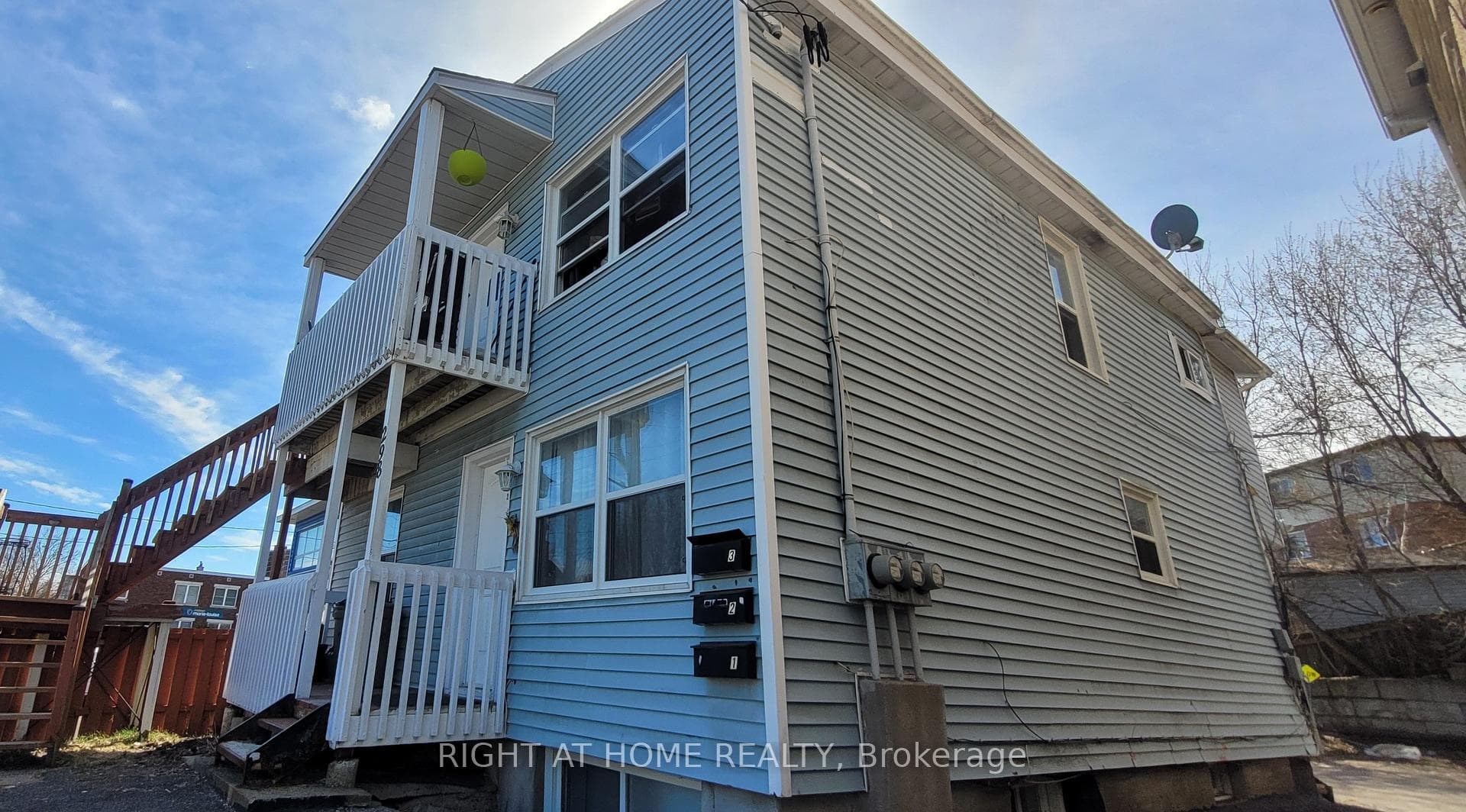 298 Montfort Street photo 2