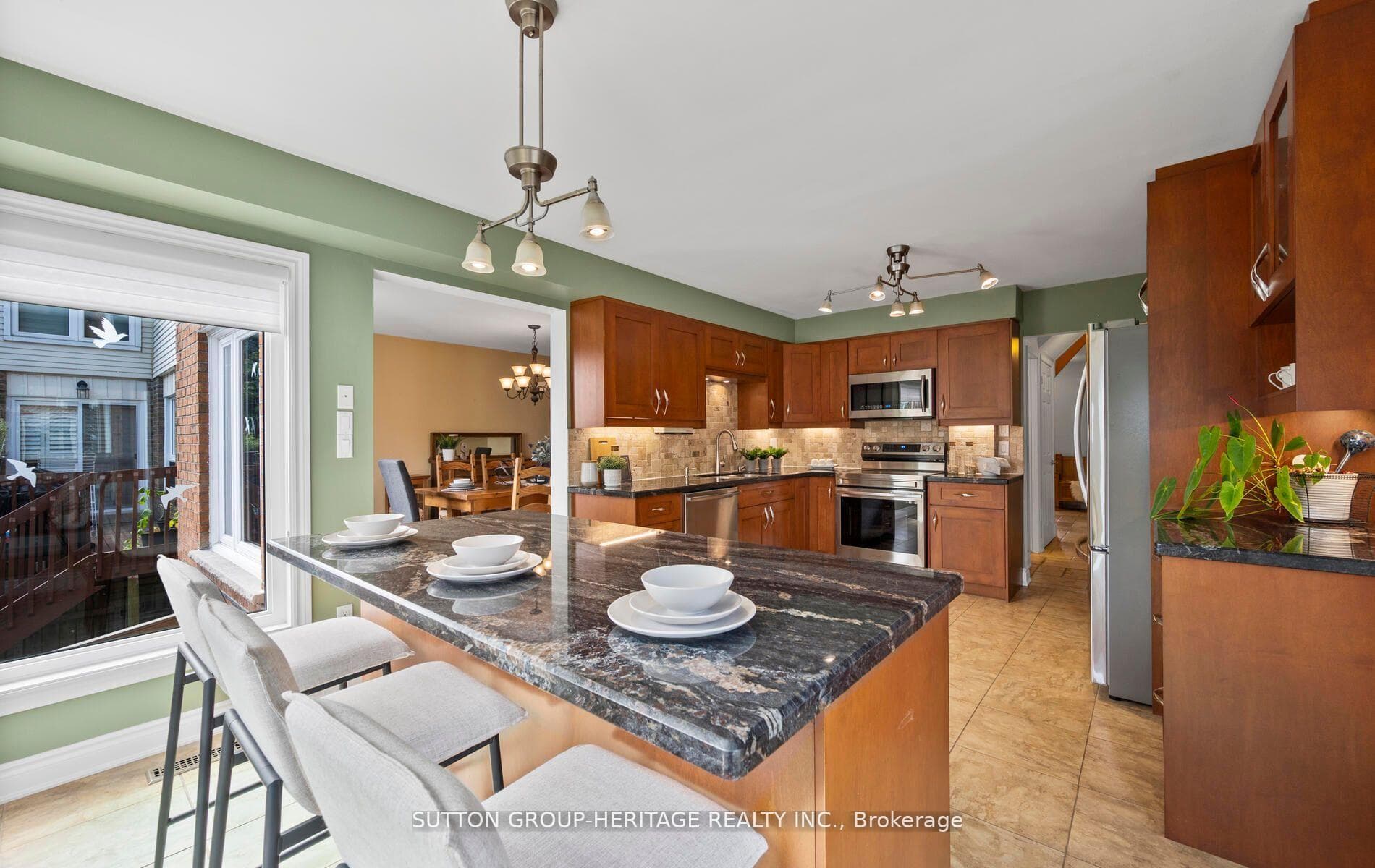 20 Farrow Crescent photo 7