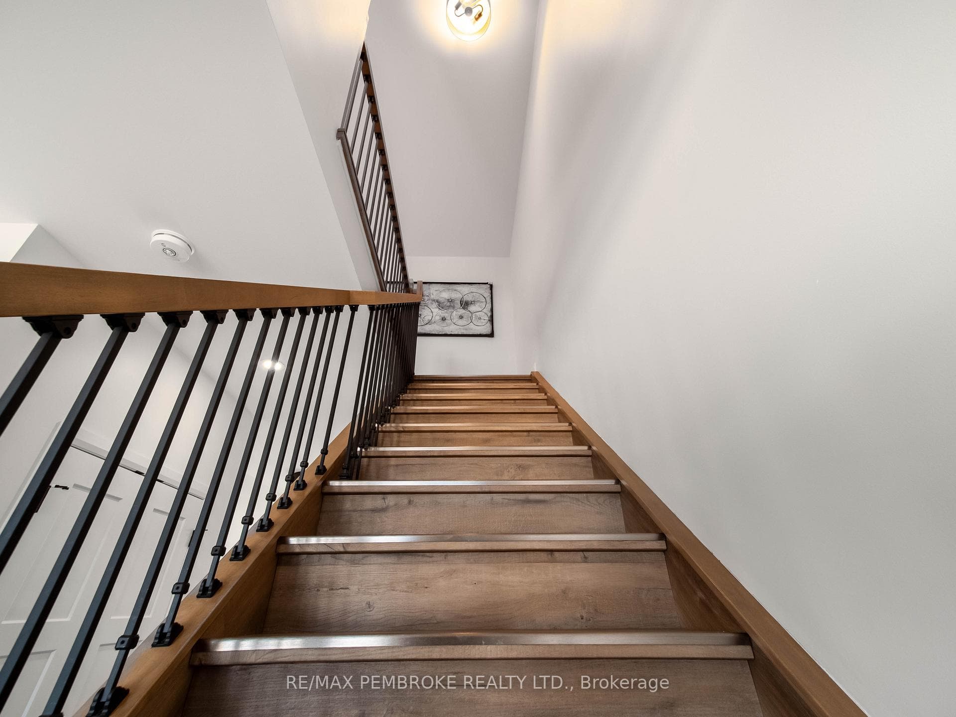 9 NORTHBROOK Street photo 14
