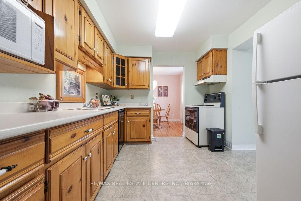 633 Birch Street photo 11